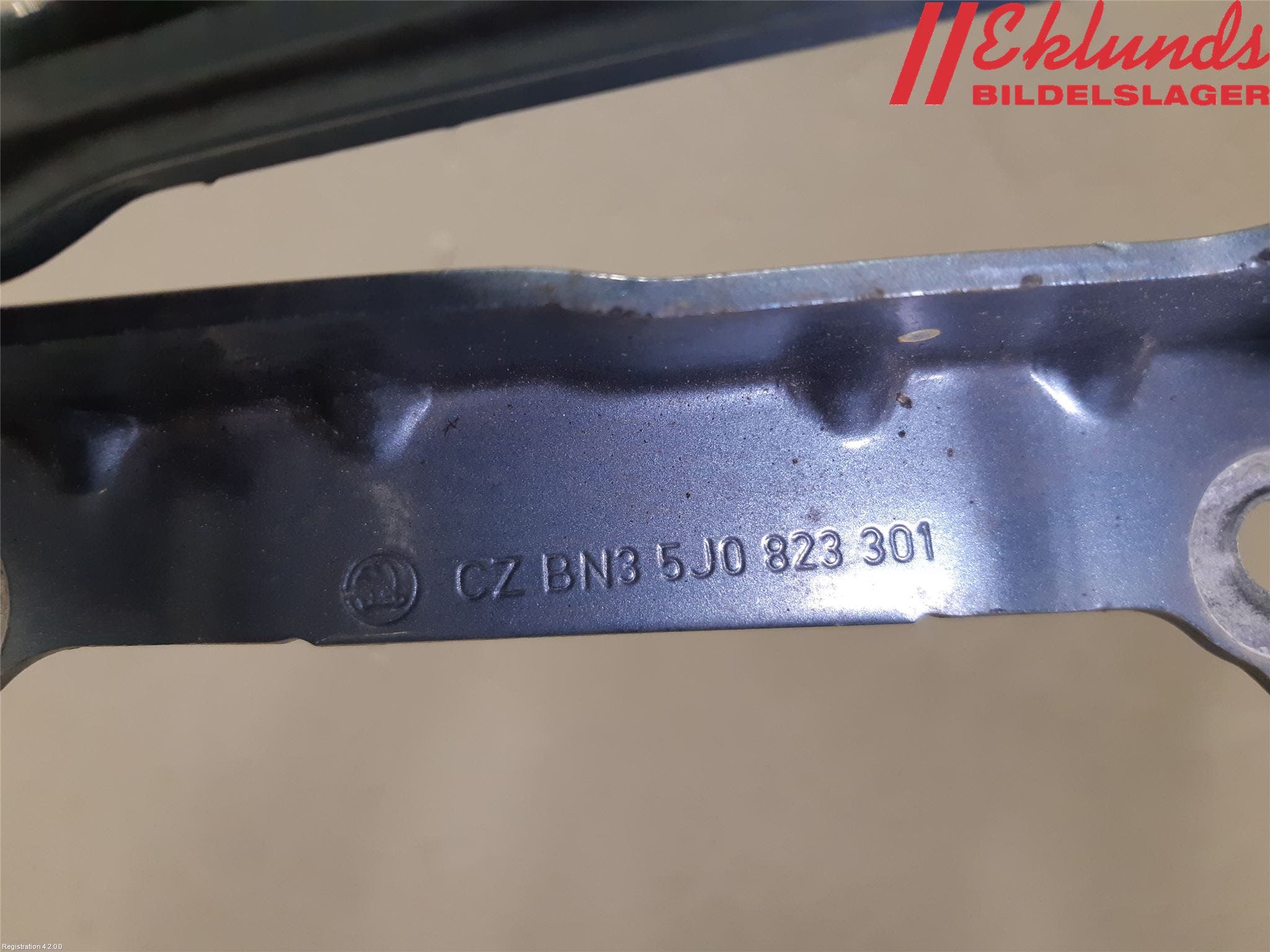 Skoda FABIA 07-14 Huvgångjärn