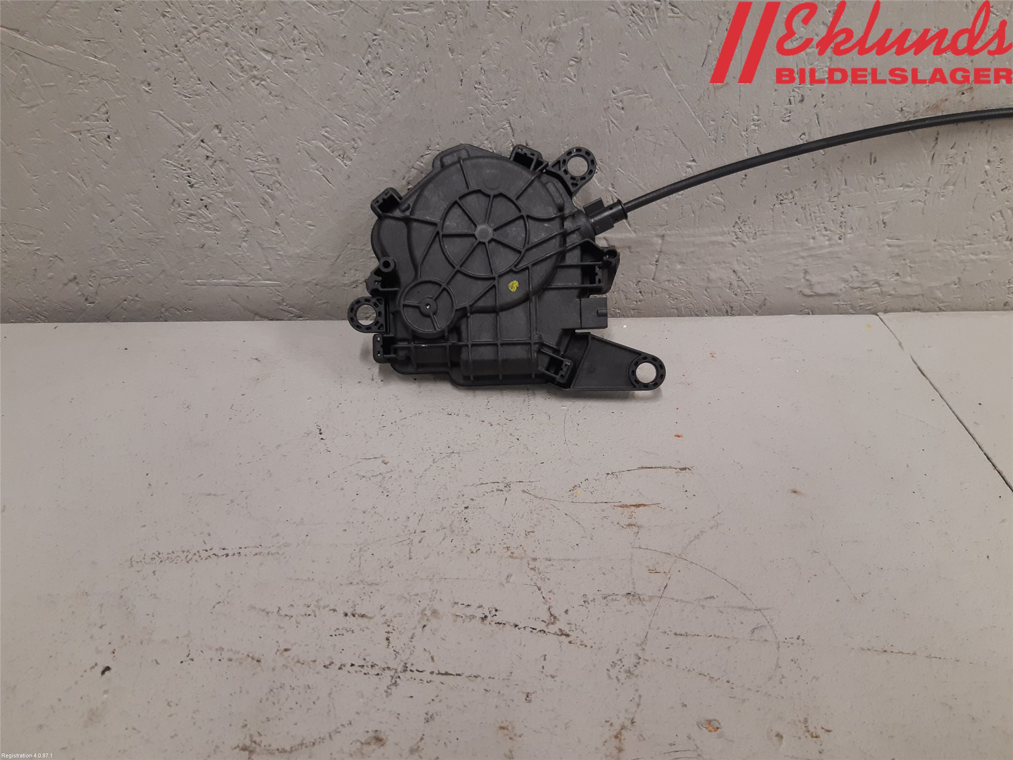 BMW iX I20 22- Låskista Baklucka