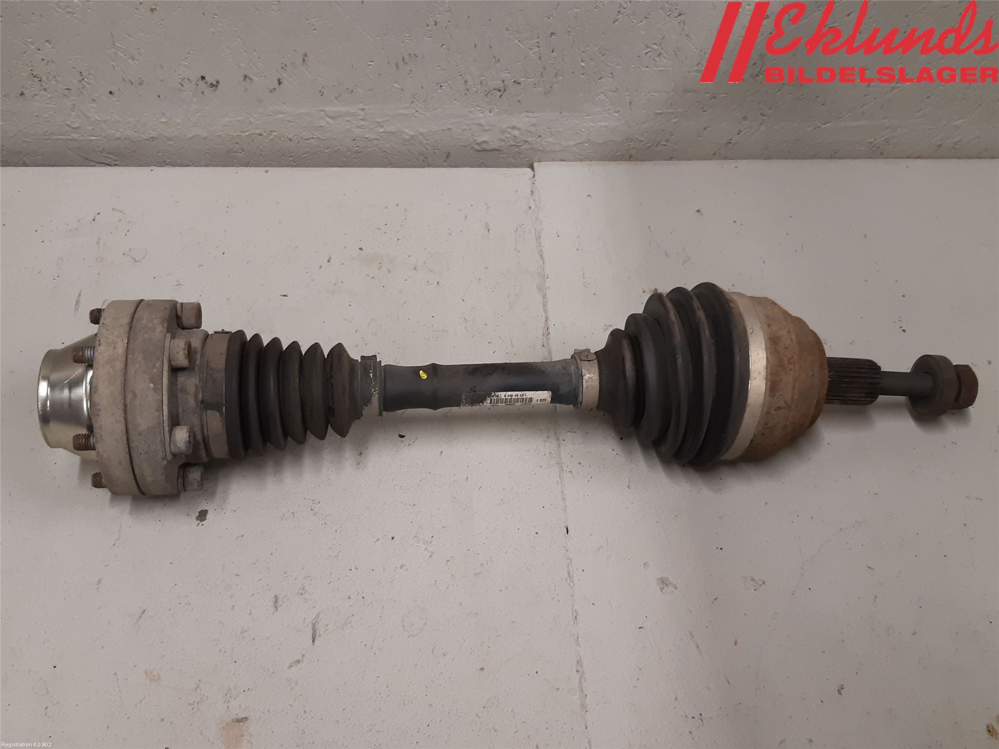 Volkswagen VW AMAROK 2H 10-22 Drivaxel Fram Höger