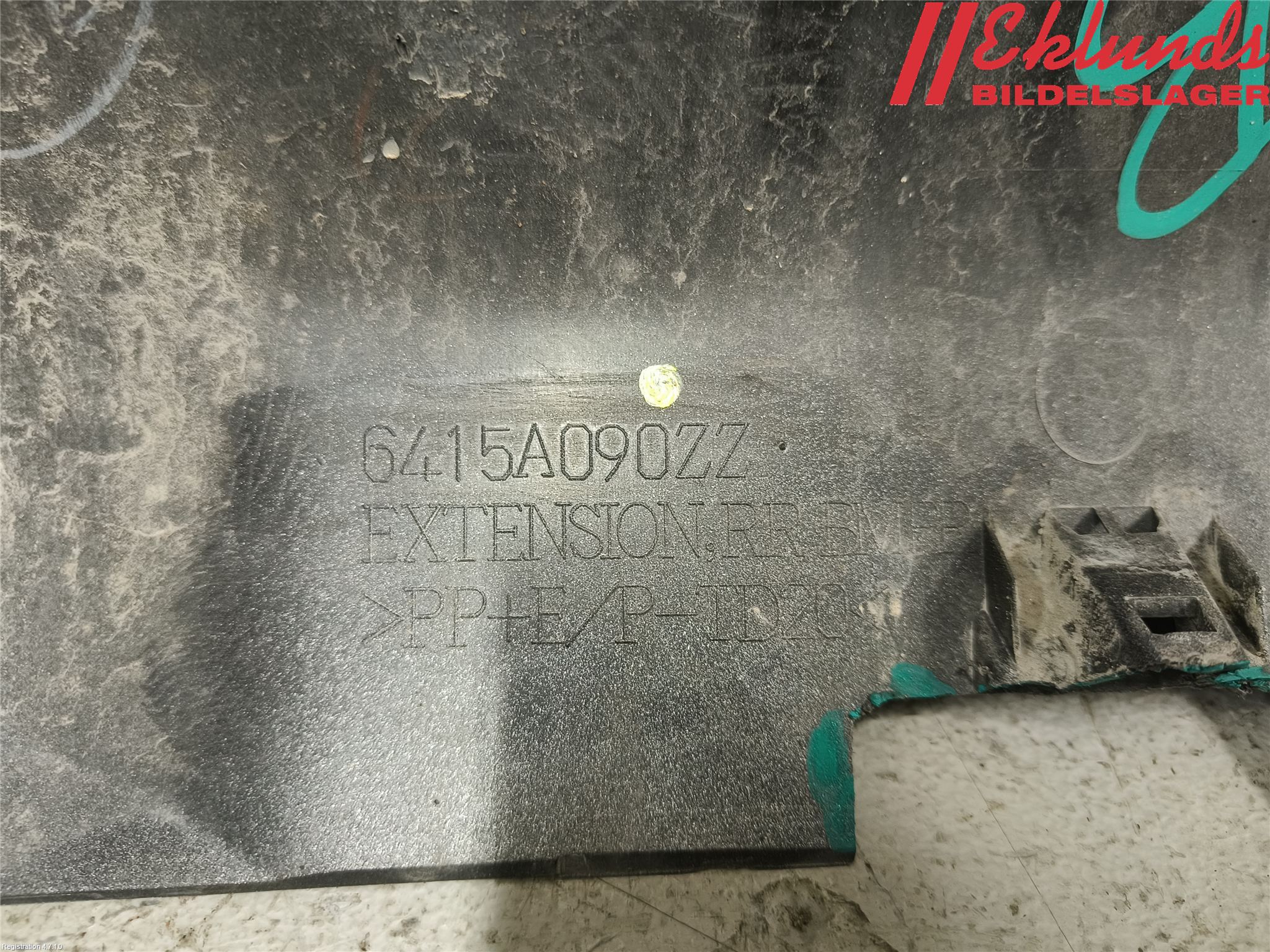 Mitsubishi OUTLANDER 13-21 Stötfångardel Bak Mitt