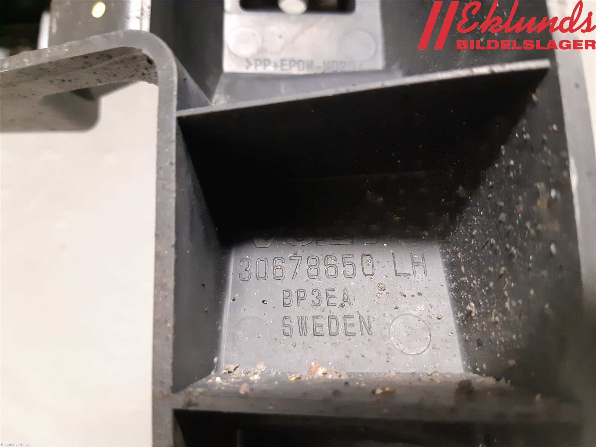 Volvo V70 08-13 Stötfångarfäste Bak Vä