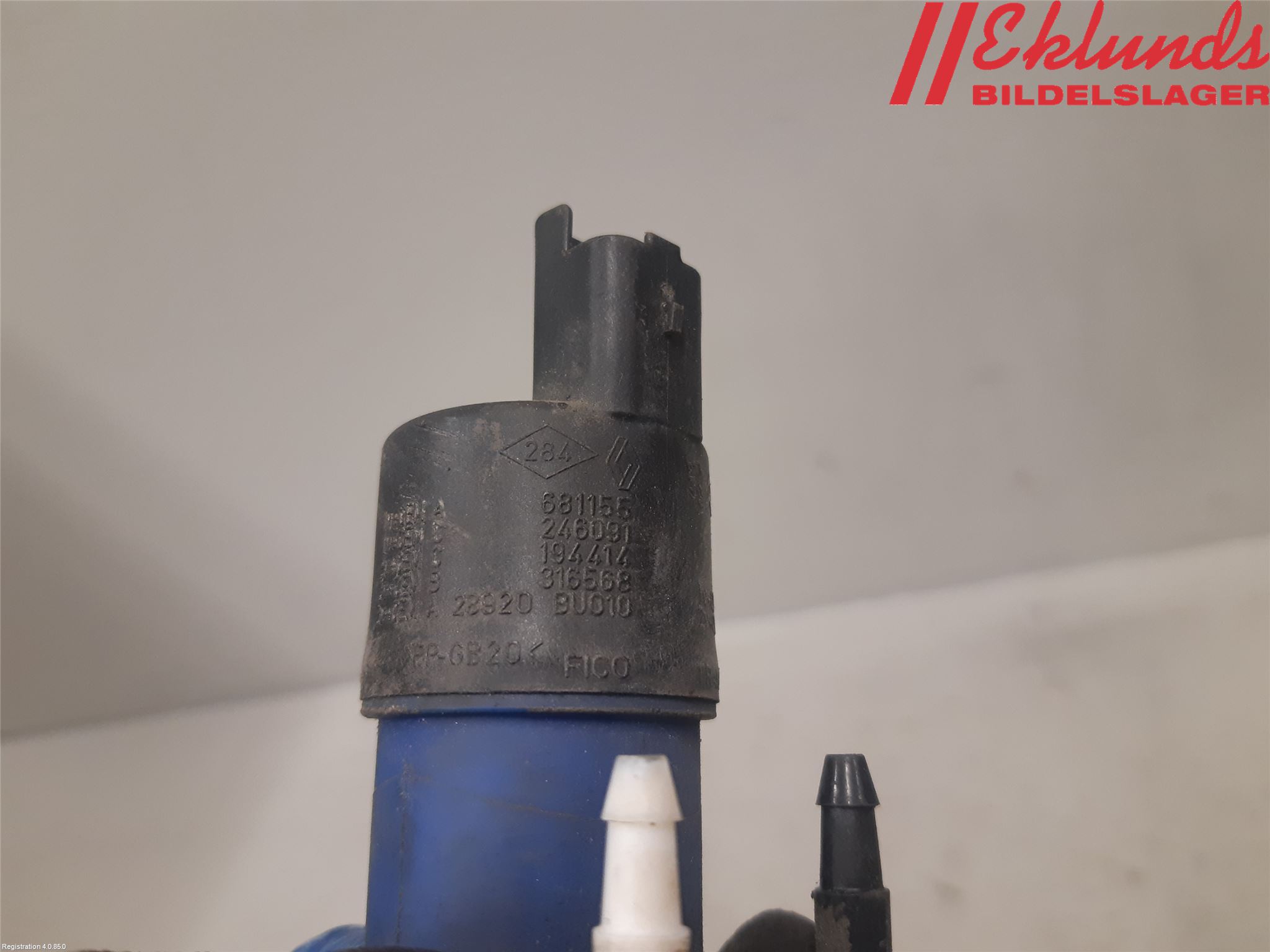 Renault CLIO III  09-12 Spolarpump Baklucka