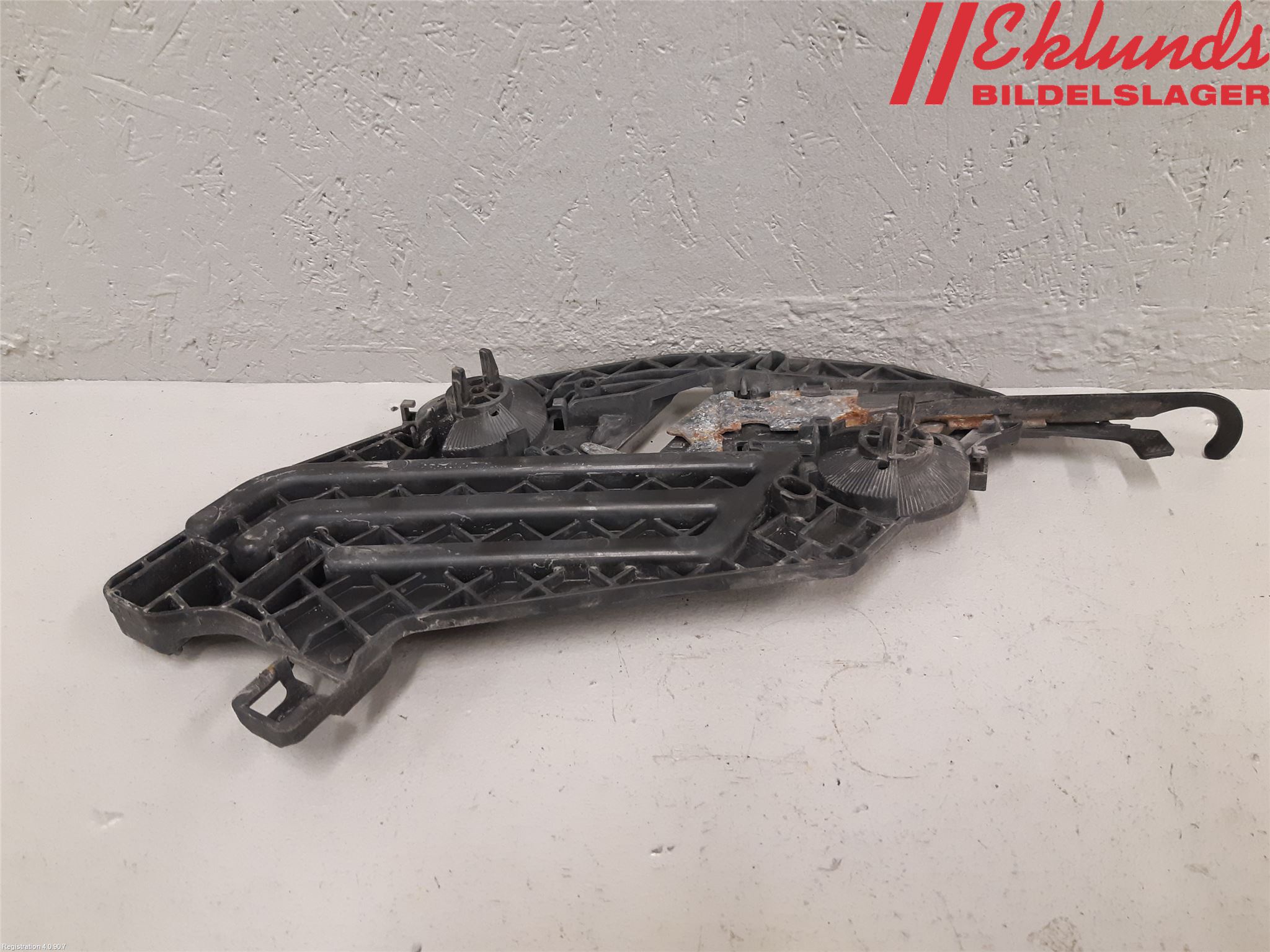 Skoda OCTAVIA (1Z) 05-13 Strålkast Fästsarg