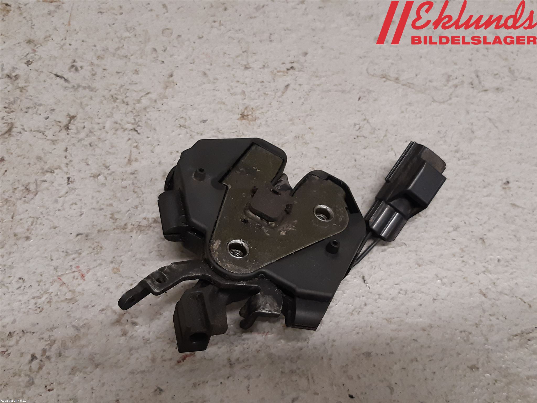 Volvo V70 05-08 Huvlås