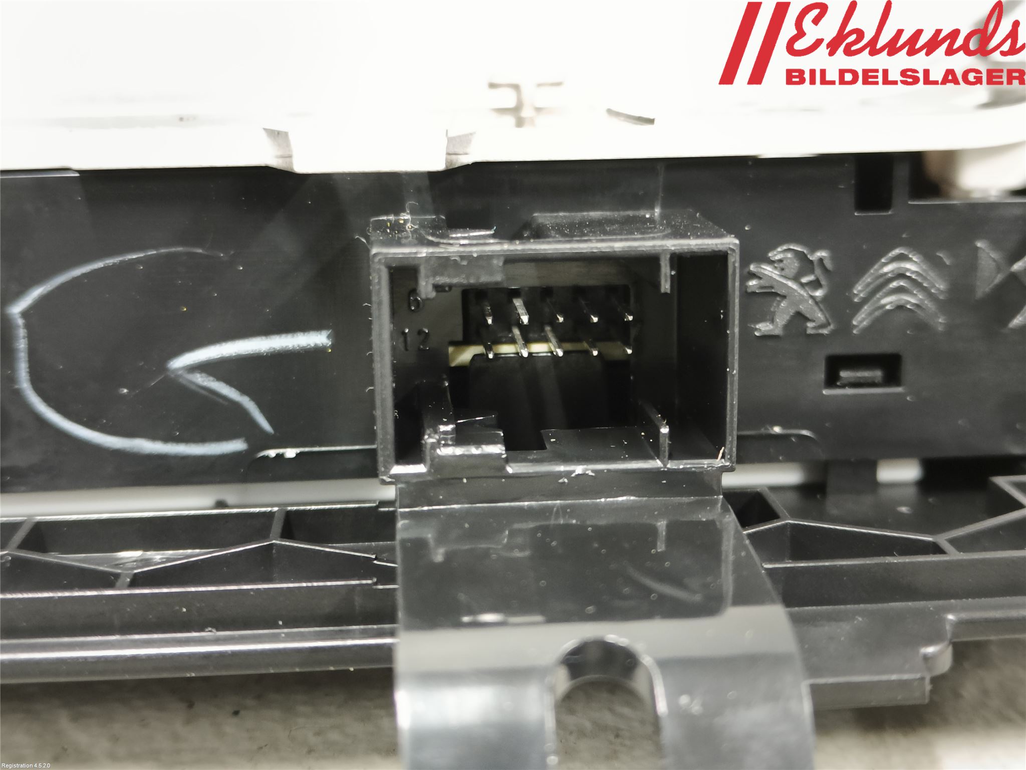 Peugeot 2008/E-2008 20- Strömställare Multifunktion