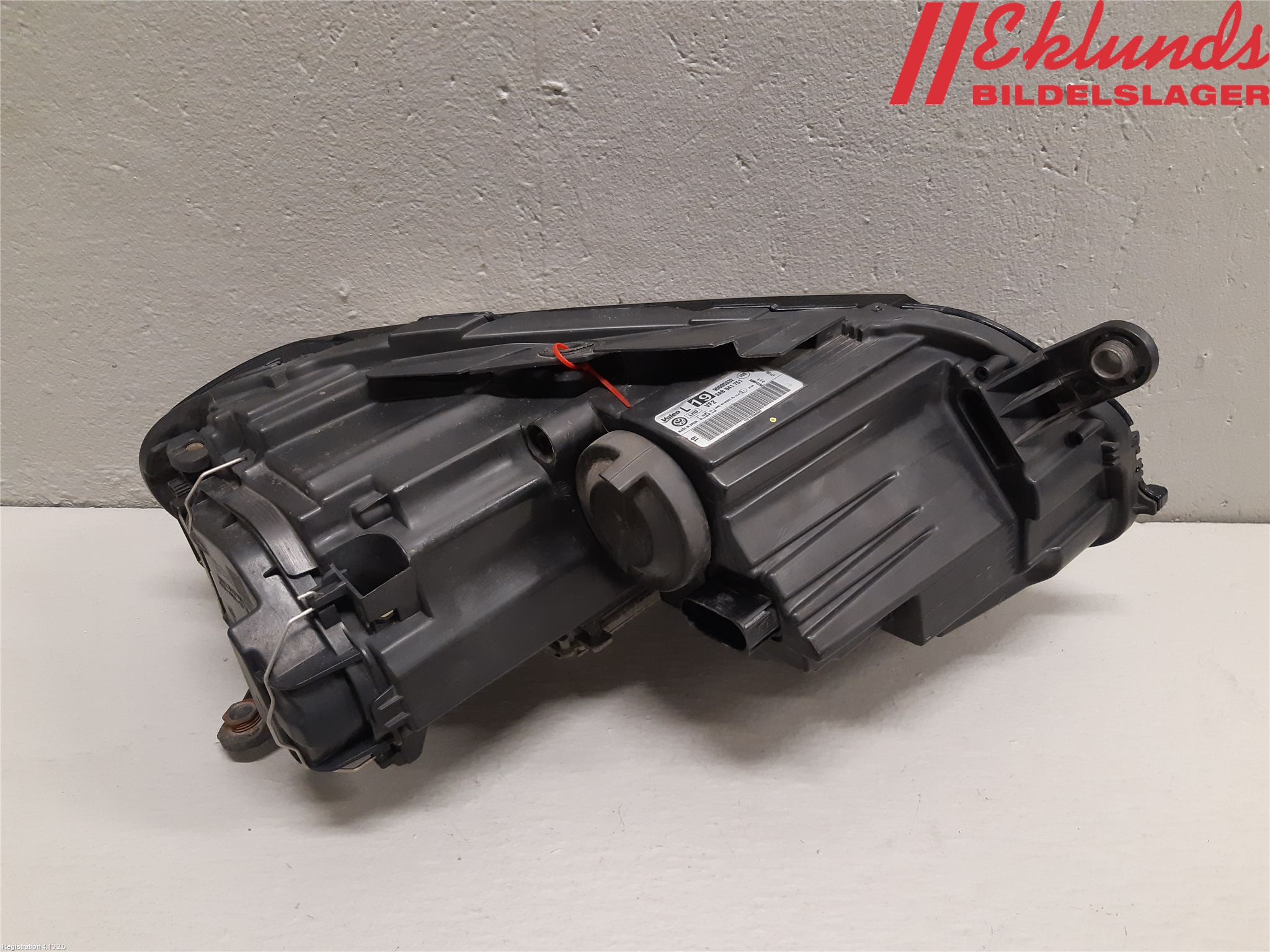 Volkswagen VW PASSAT 11-14 Strålkastare Vänster