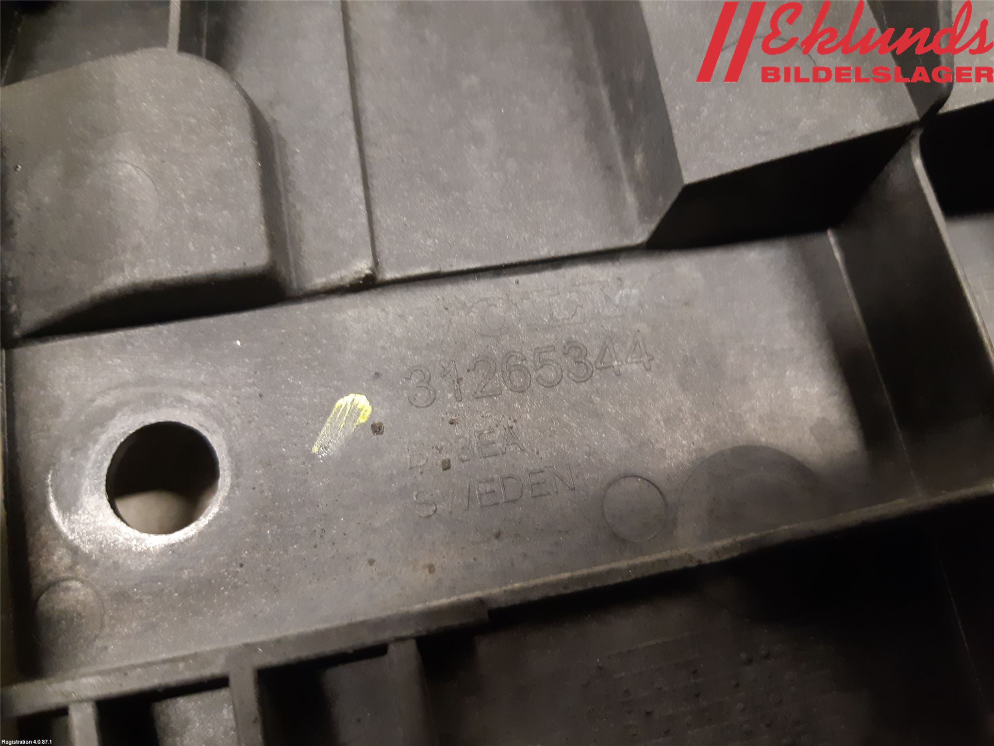 Volvo V70 08-13 Stötfångarfäste Fram Vä