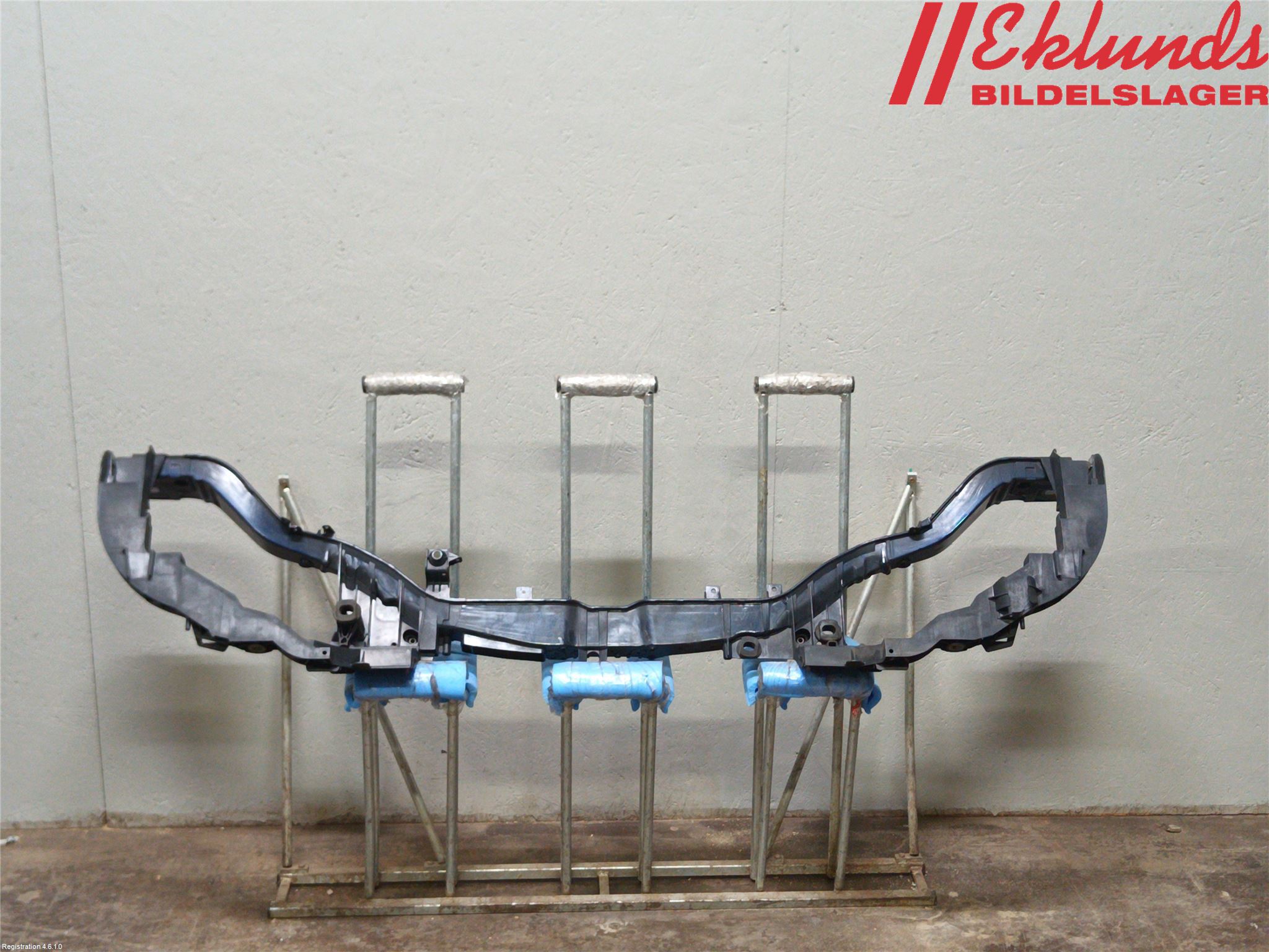 Ford FOCUS 11-14 Front Huvlåsplåt-Balk