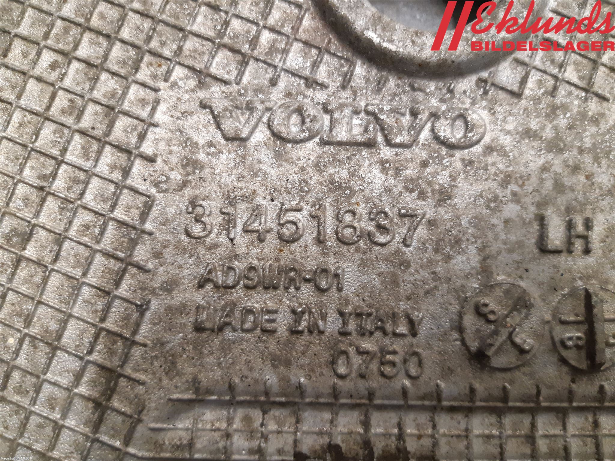 Volvo XC90/RECHARGE 16- Bärarm Bak Vänster