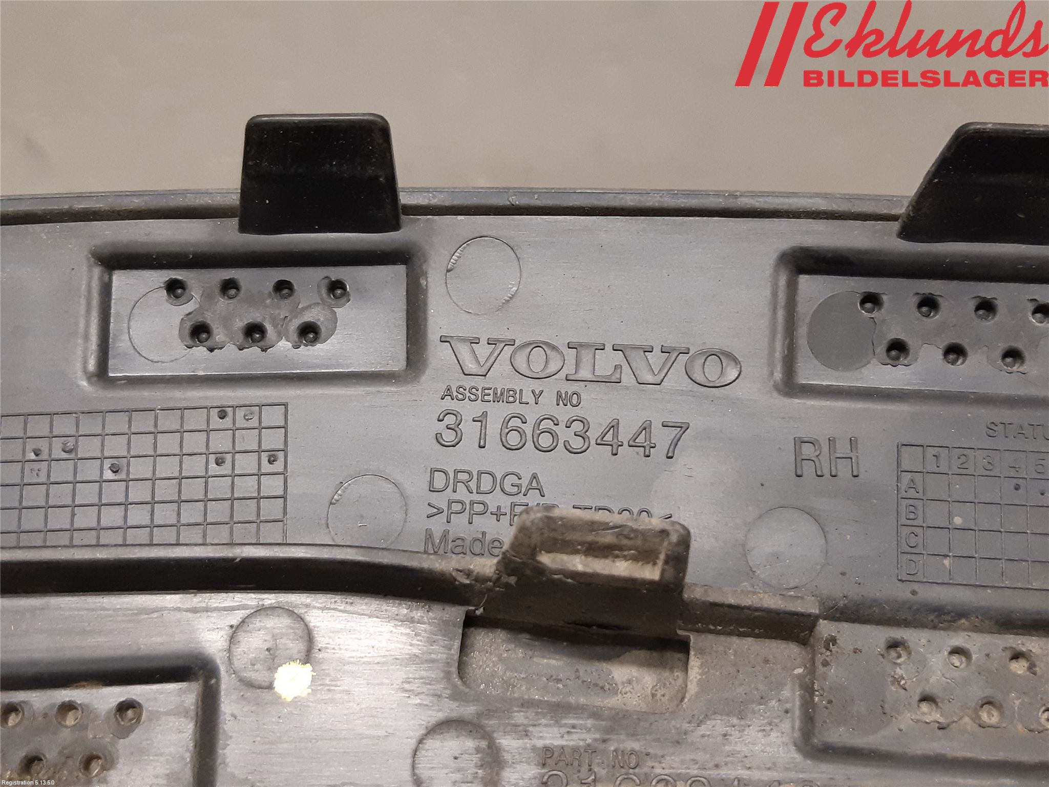 Volvo V60 CROSS COUNTRY 19- Stöt Utfyllnad-List-Grill