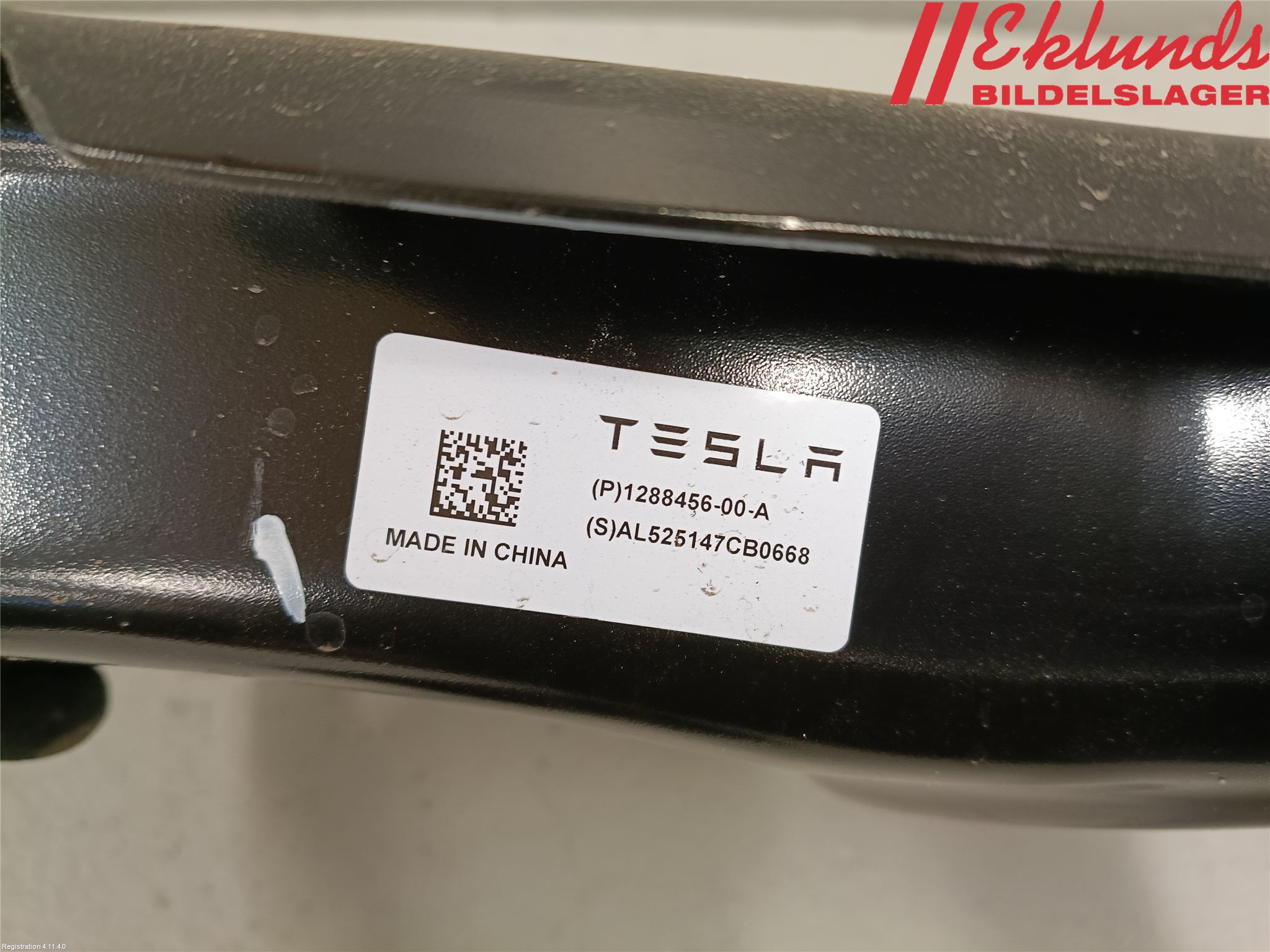 Tesla MODEL Y 21- Bärarm Bak Höger