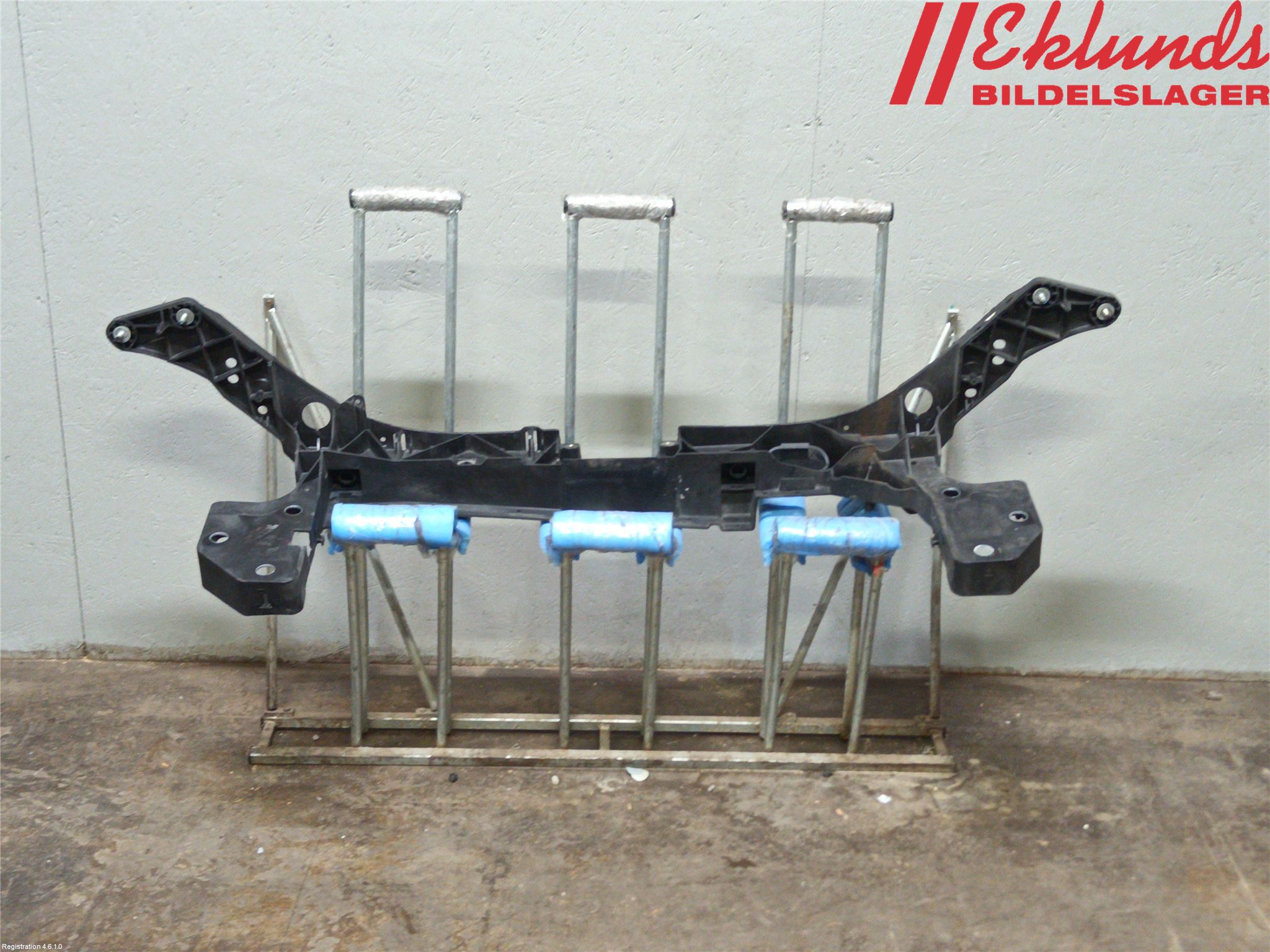 Renault CLIO III  06-09 Front Huvlåsplåt-Balk