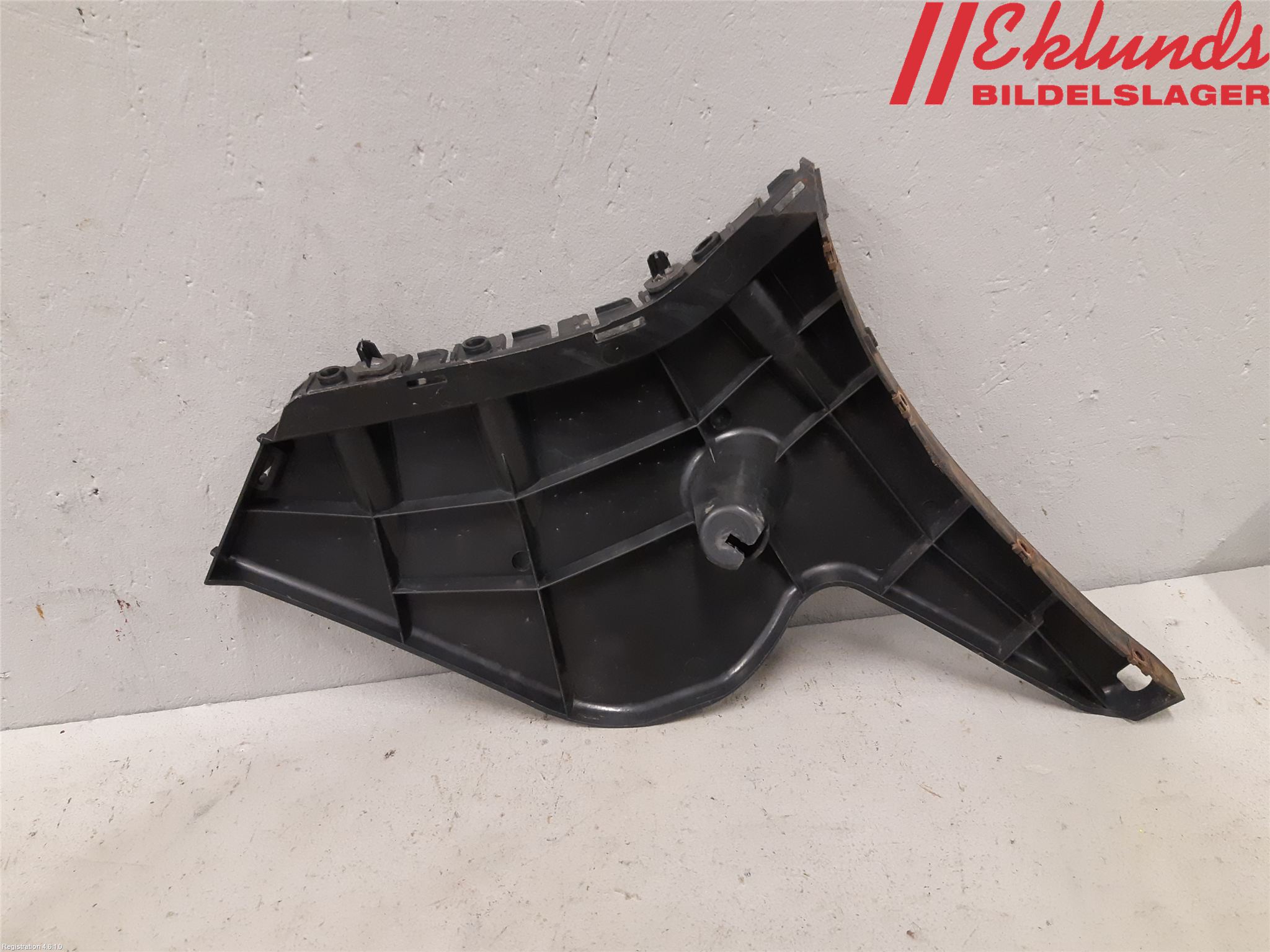 Volvo V60 14-18 Stötfångarfäste Bak Vä