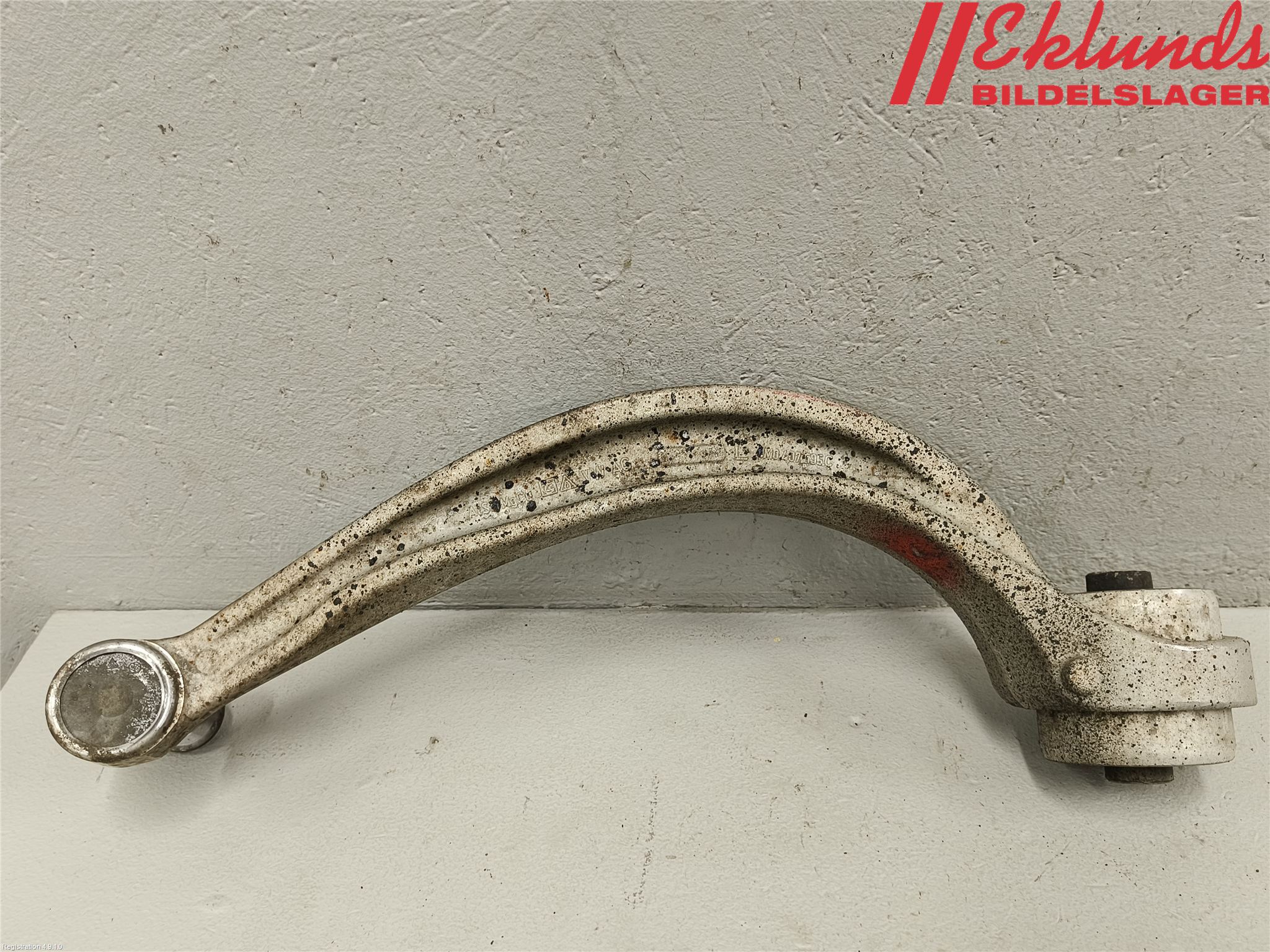 Audi Q7/SQ7 Bärarmsstag Fram Vänster