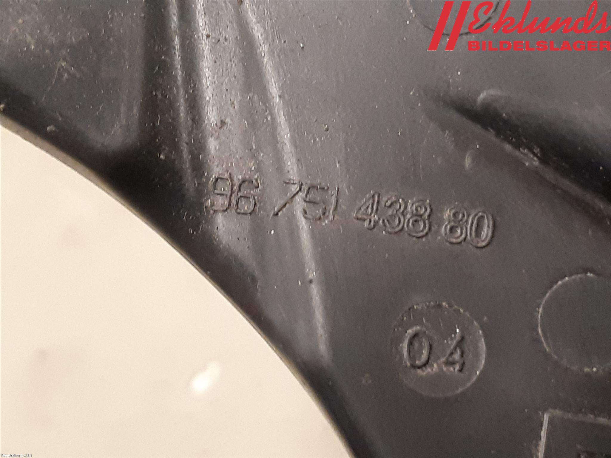 Peugeot 208 12-15 Skärmfäste Fram Hö