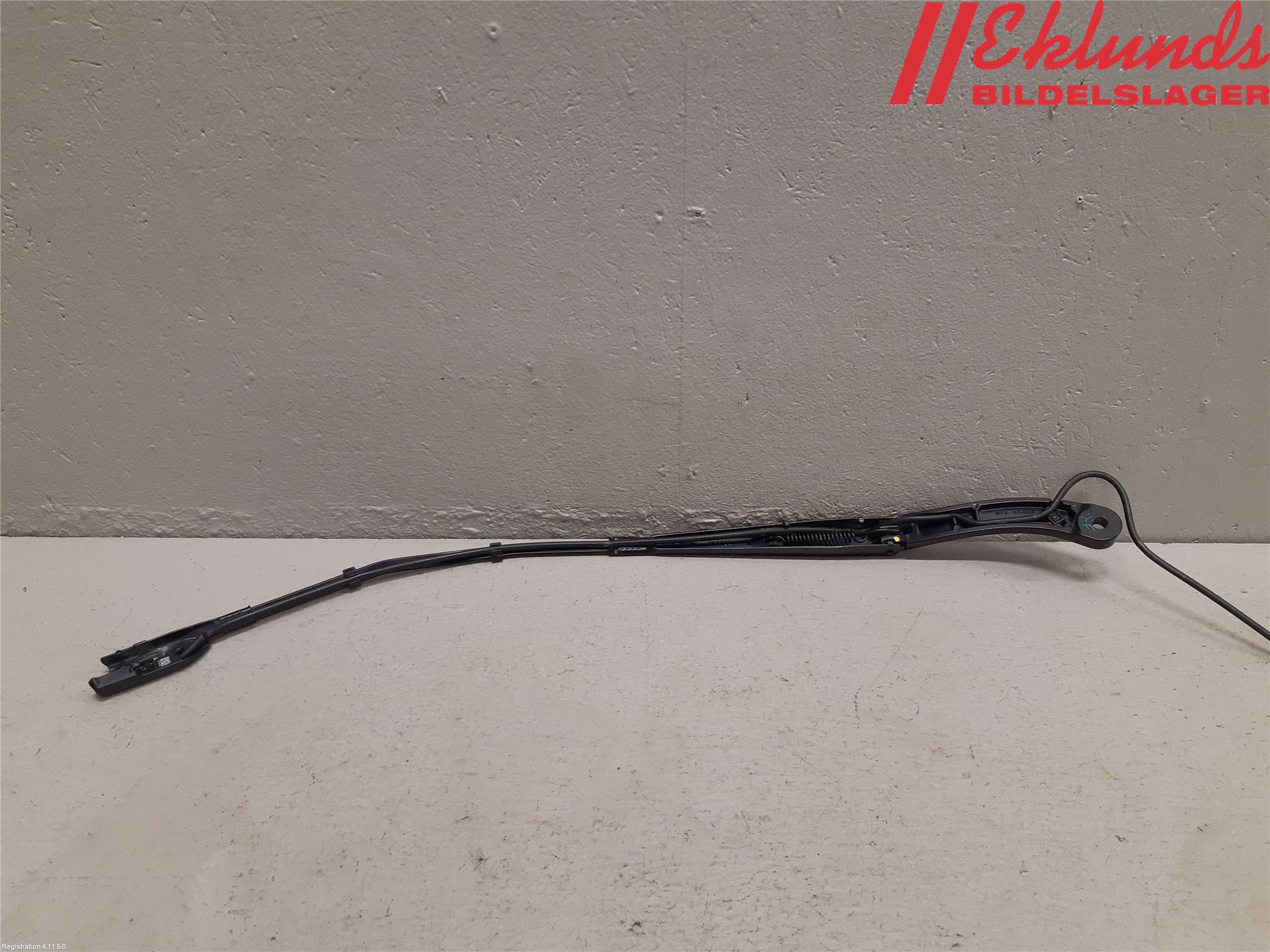 Tesla MODEL Y 21- Torkararm Armar Vindruta