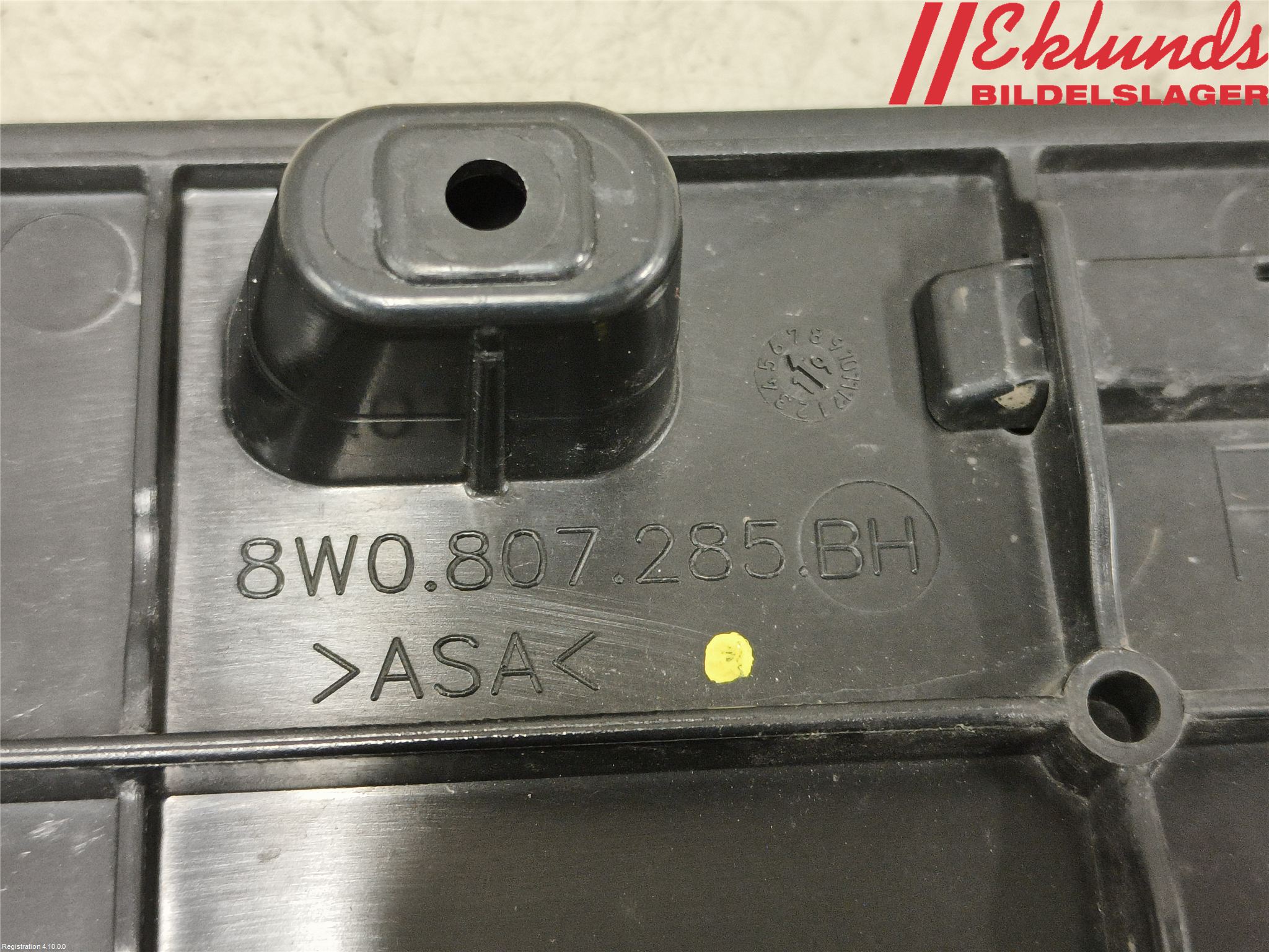 Audi A4/S4 B9 20- Skylthållare