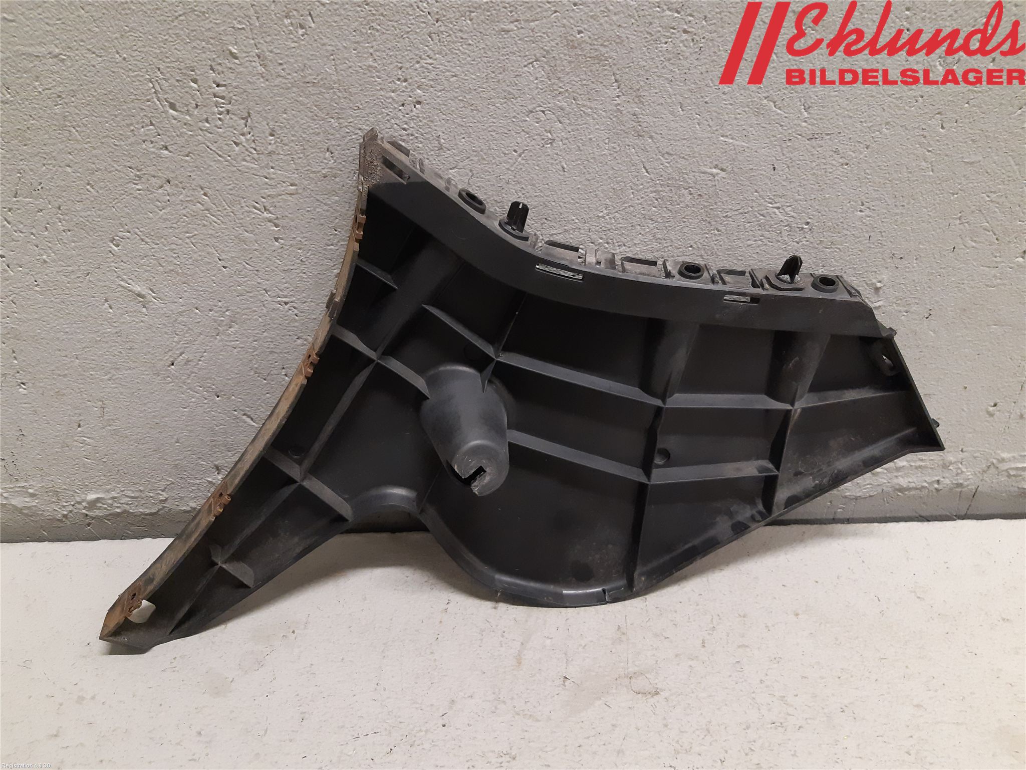 Volvo V60 11-13 Stötfångarfäste Bak Hö