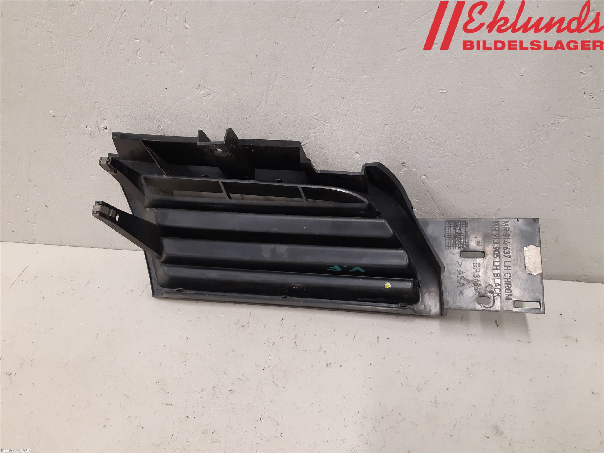 Mitsubishi CARISMA 00-04 Grilldel Vänster