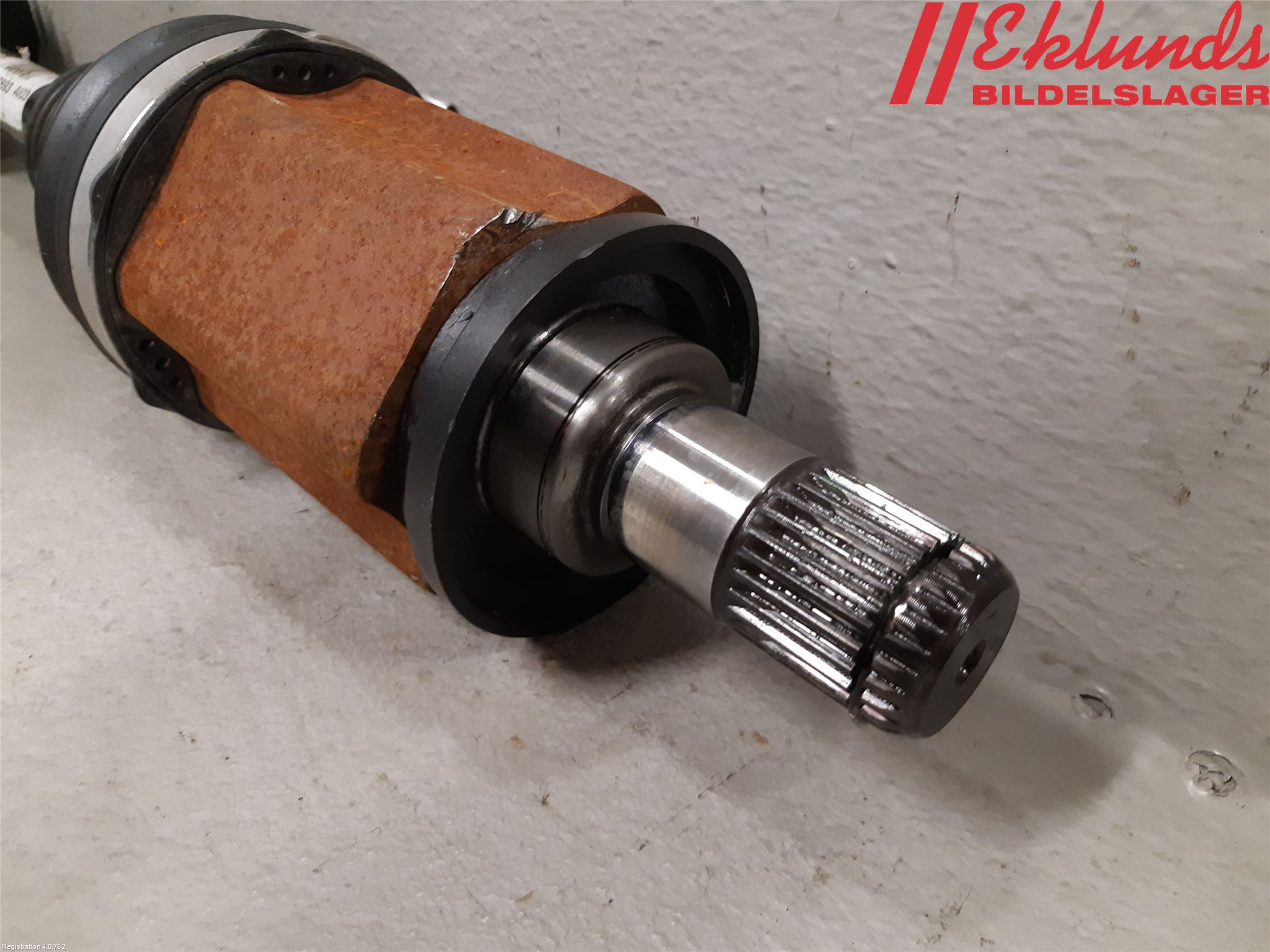BMW 3 F30/F31/F80 12-19 Drivaxel Fram Vänster