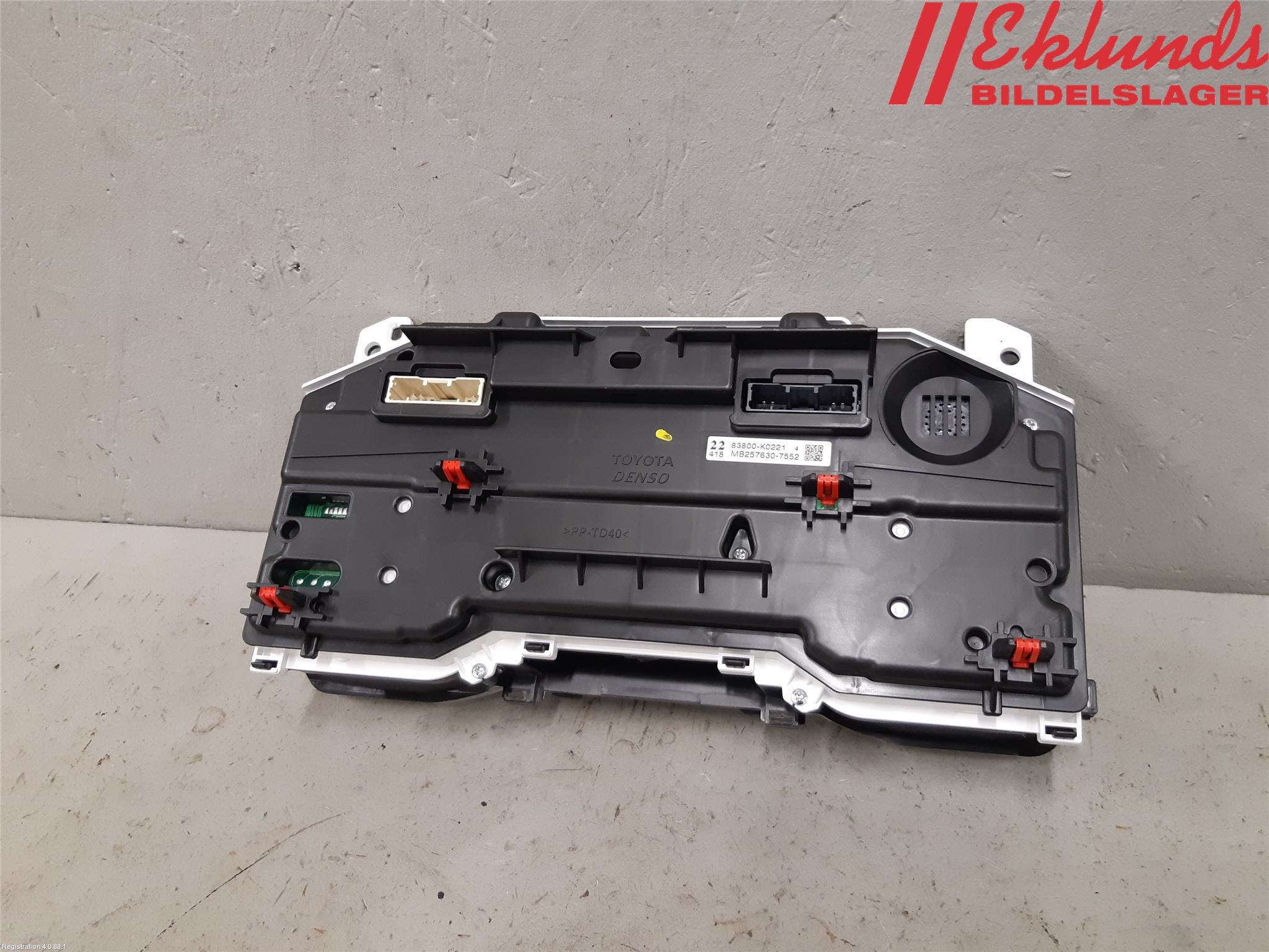 Toyota YARIS XP21 20- Instrument Komb