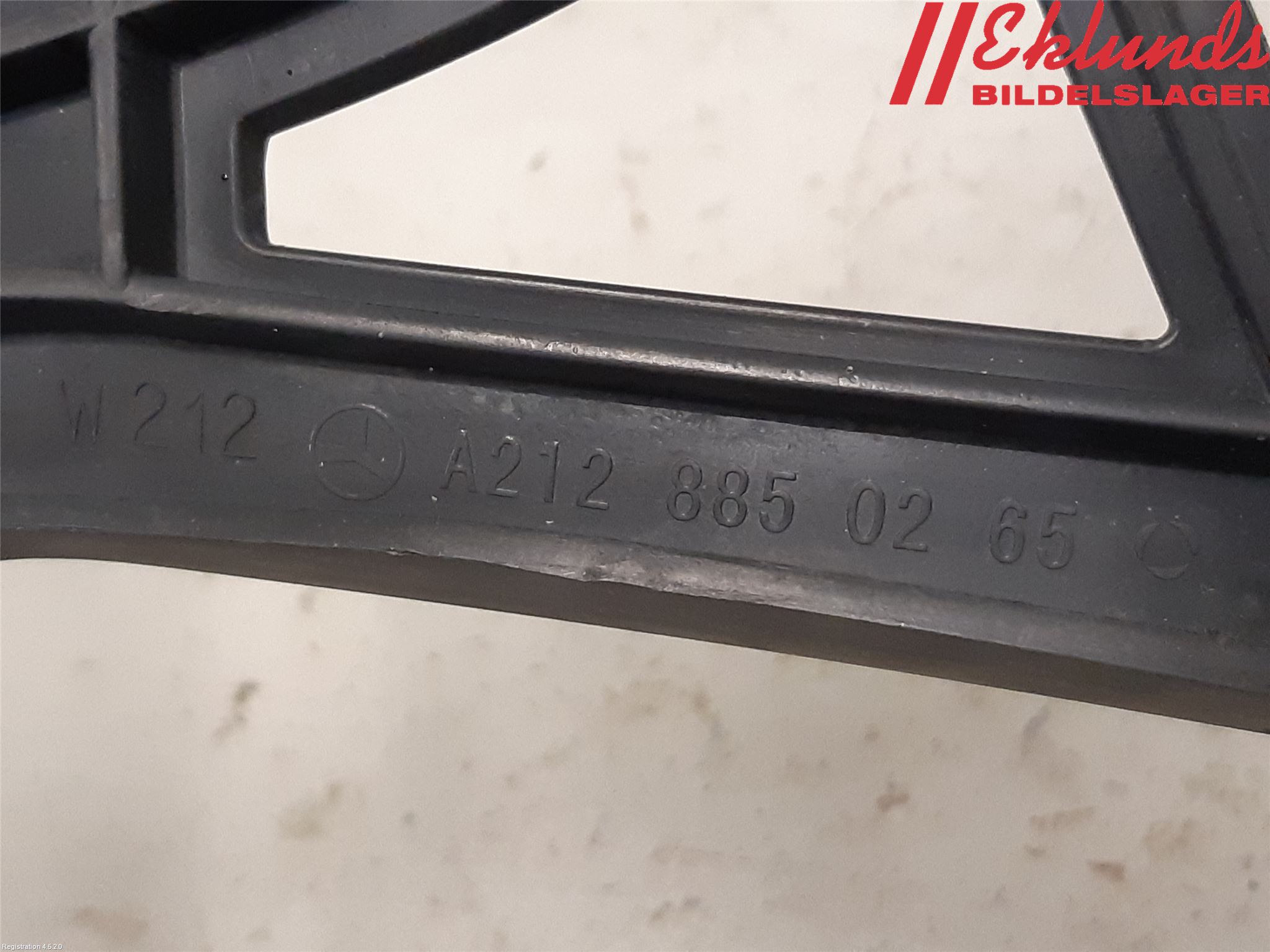 Mercedes-Benz MB E-KLASS (W212) 09-16 Stötfångarfäste Fram Hö