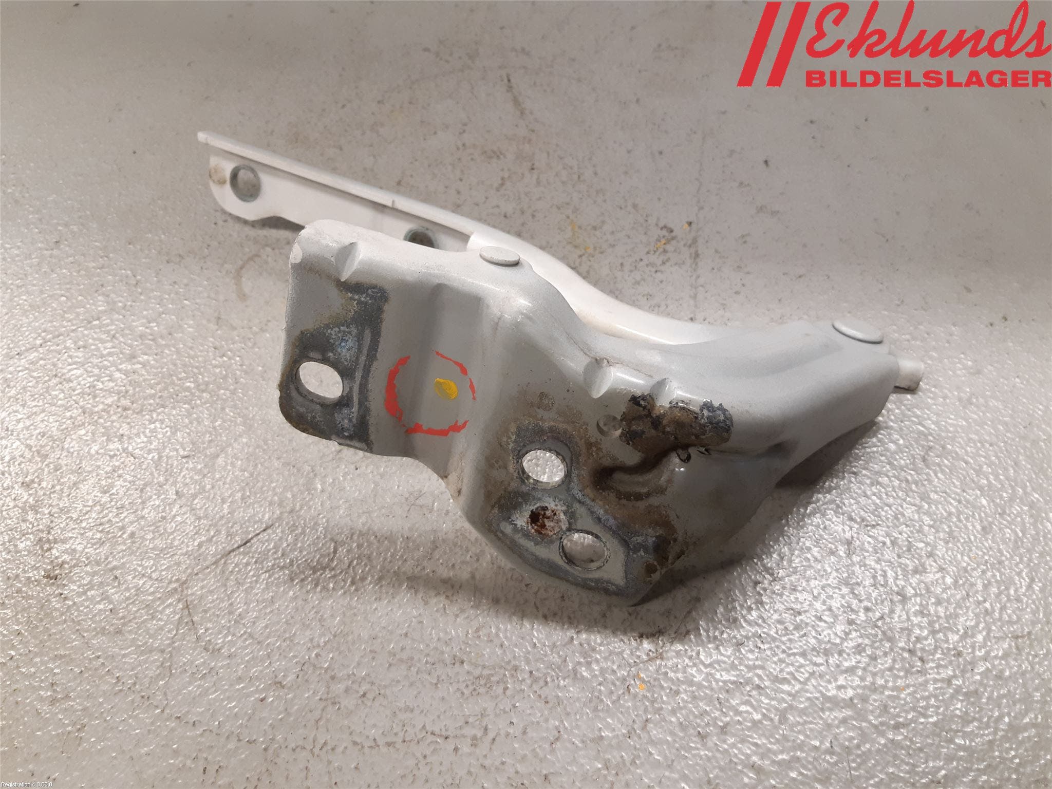 Hyundai i40 08-15 Huvgångjärn