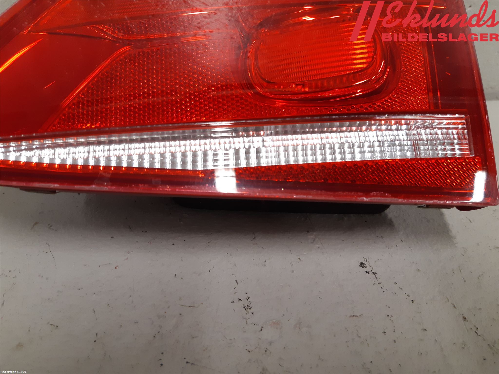 Volkswagen VW PASSAT 11-14 Bakljus Lucka Hö