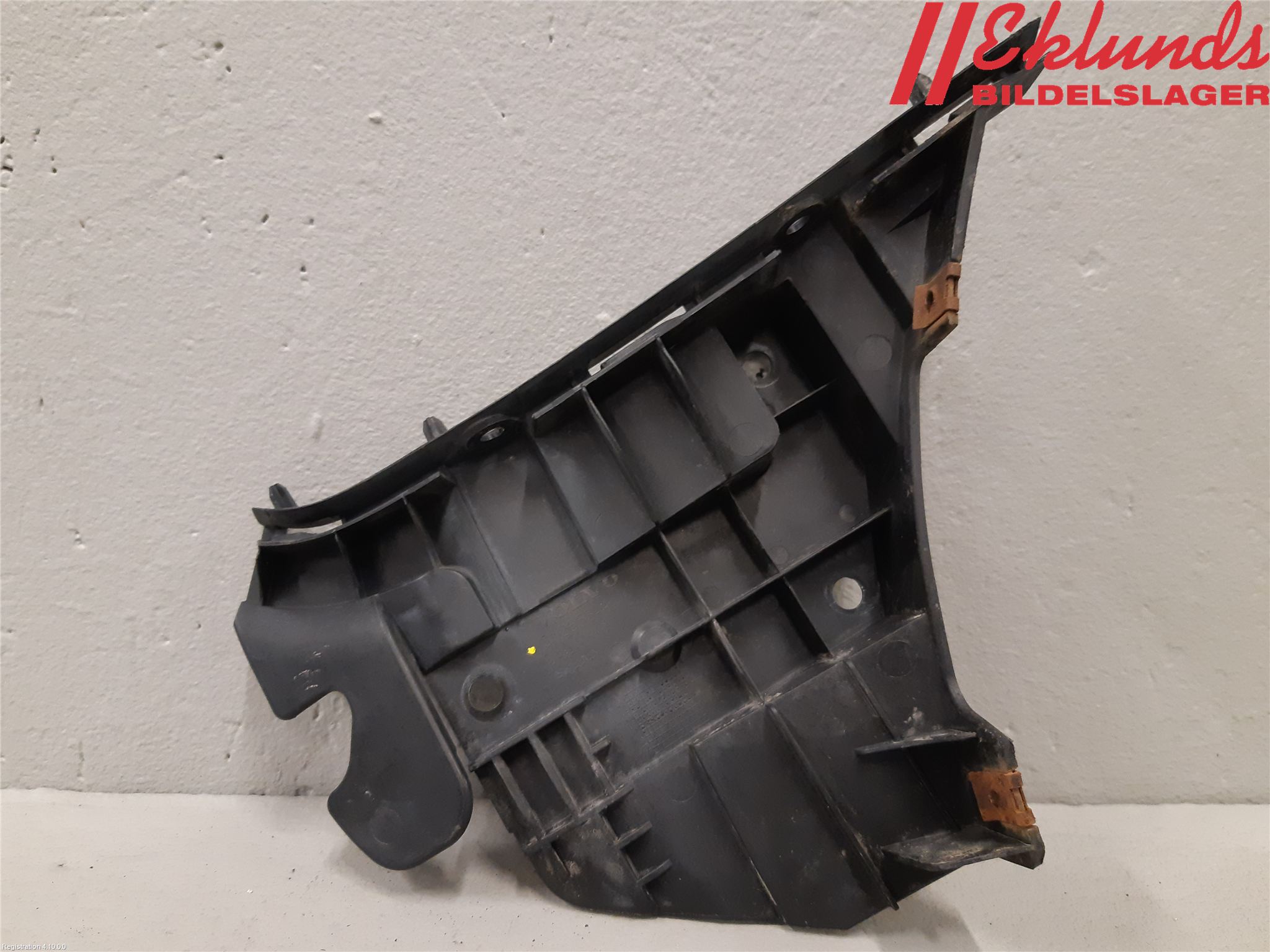 Volvo V70 08-13 Stötfångarfäste Fram Vä