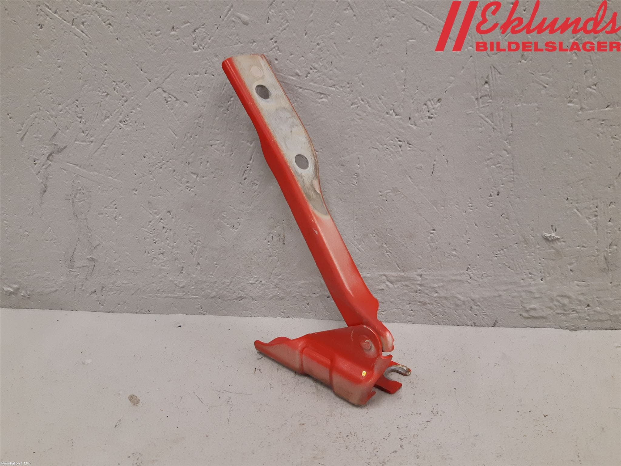 Volkswagen VW POLO 10-17 Huvgångjärn