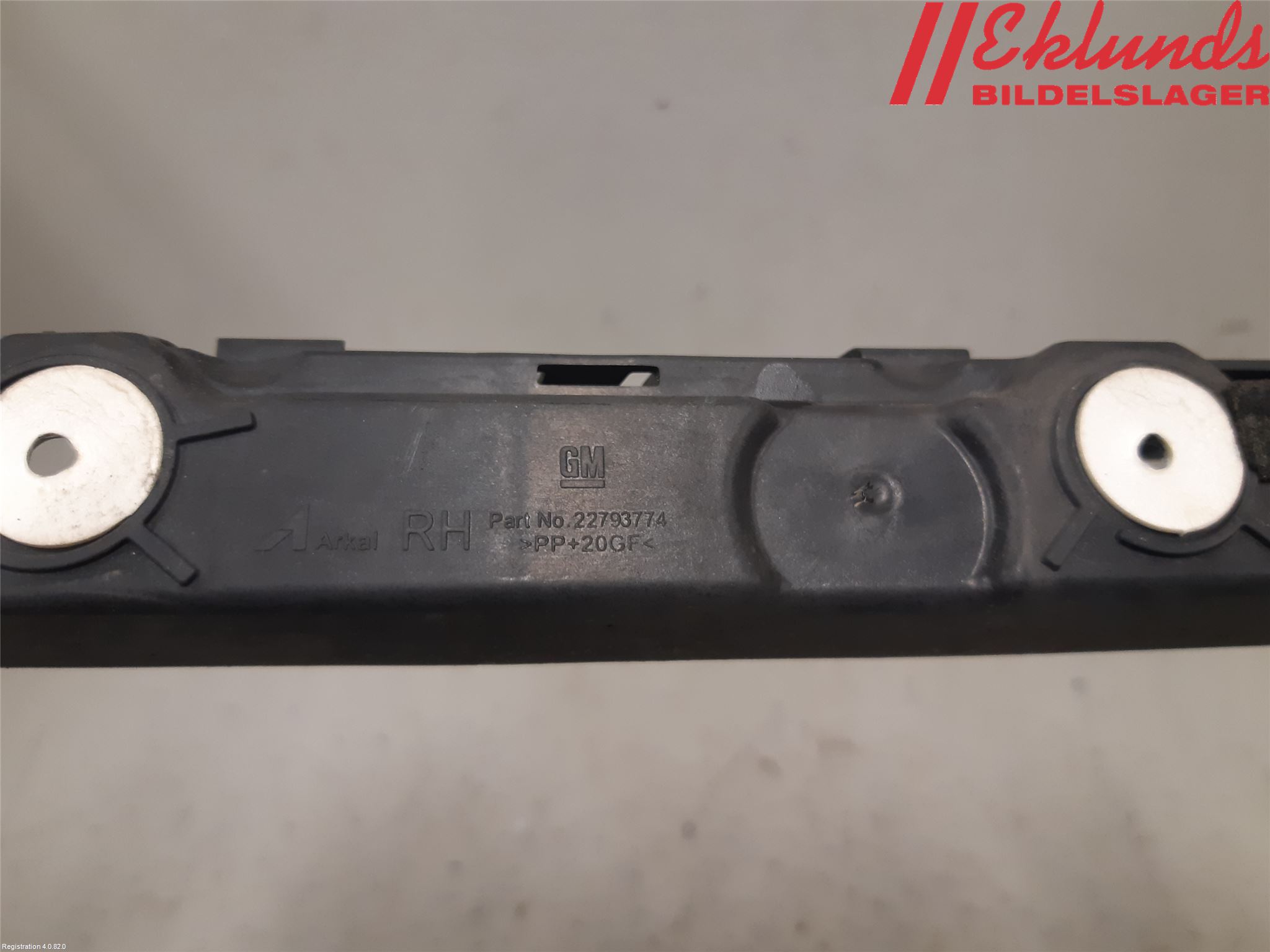Opel INSIGNIA 09-16 Stötfångarfäste Bak Hö