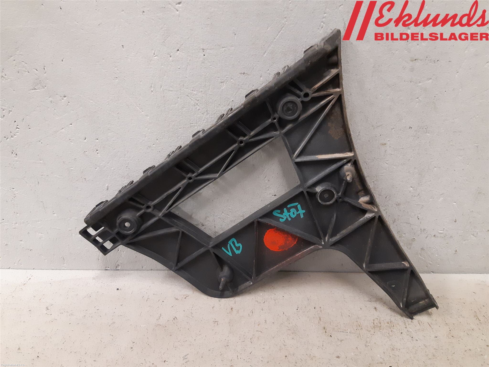 Audi A4/S4 08-11 Stötfångarfäste Bak Vä