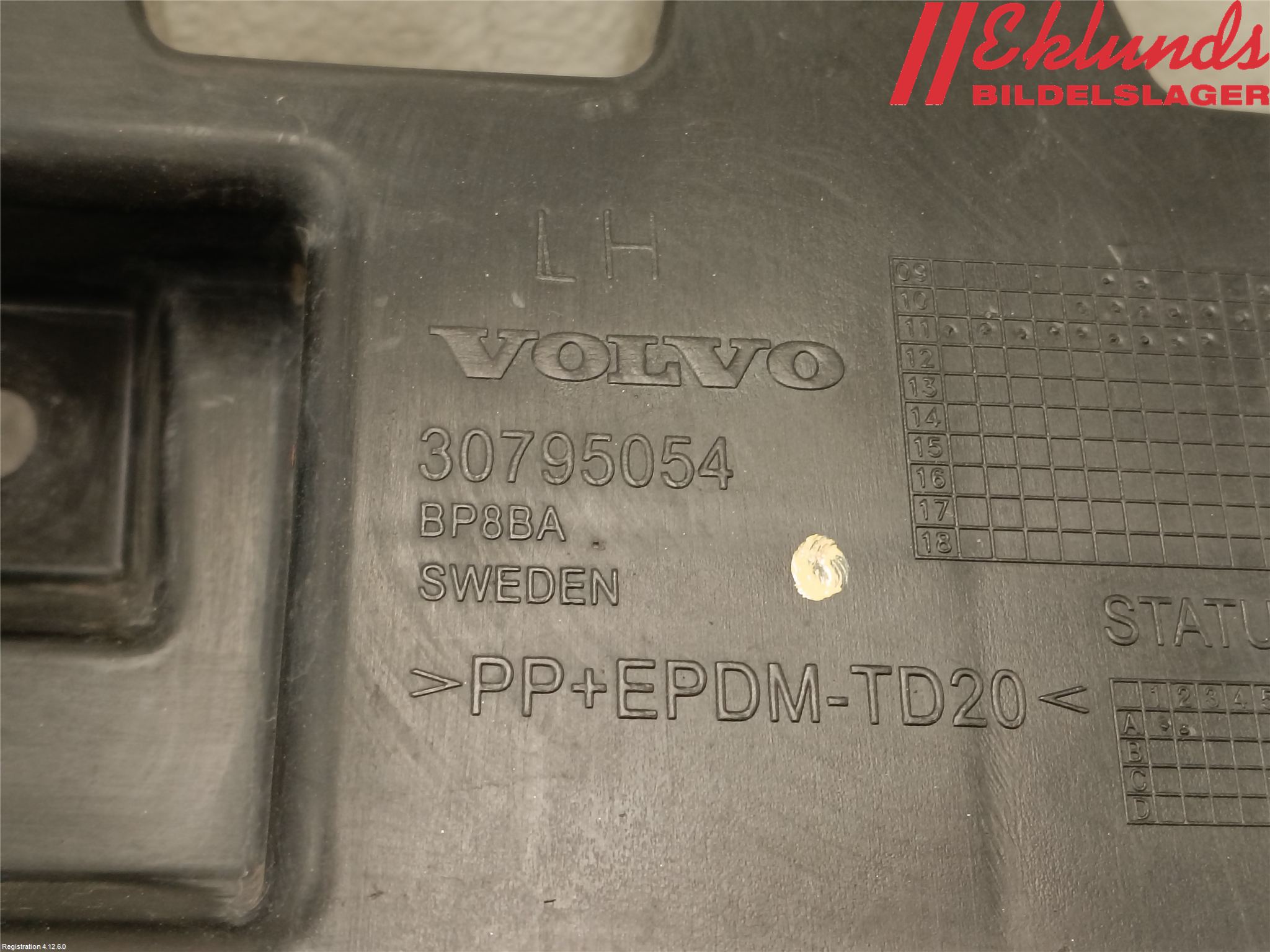 Volvo S60 11-13 Stötfångarfäste Bak Vä