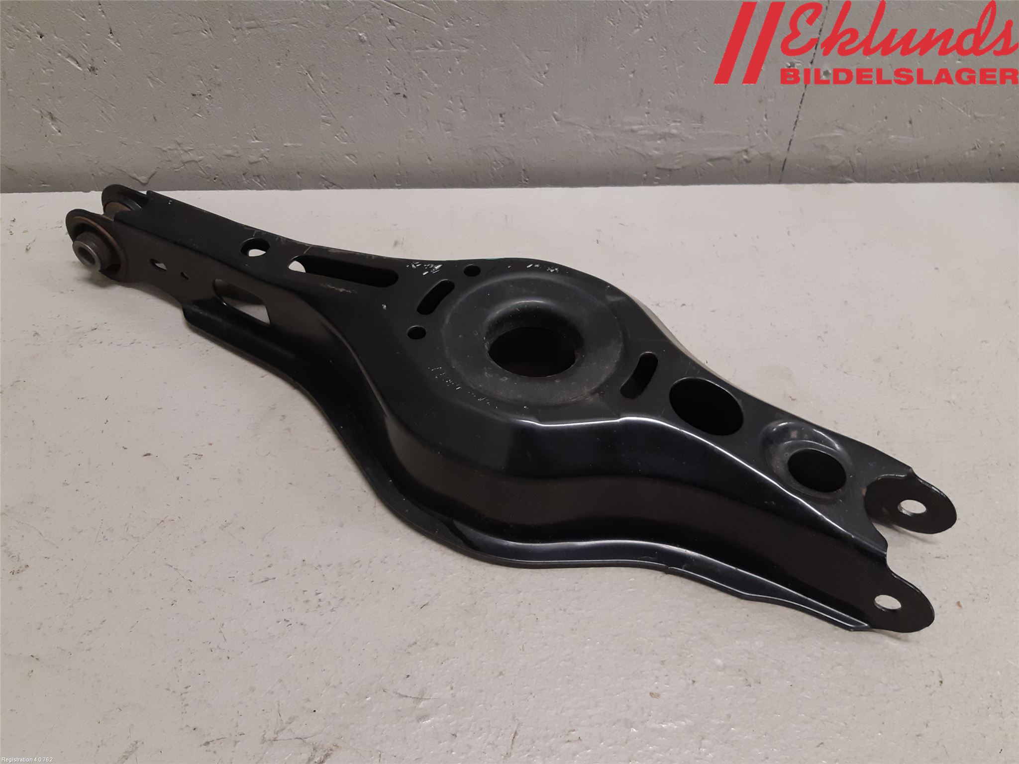 Lexus UX/300e 19- Bärarm Bak Höger