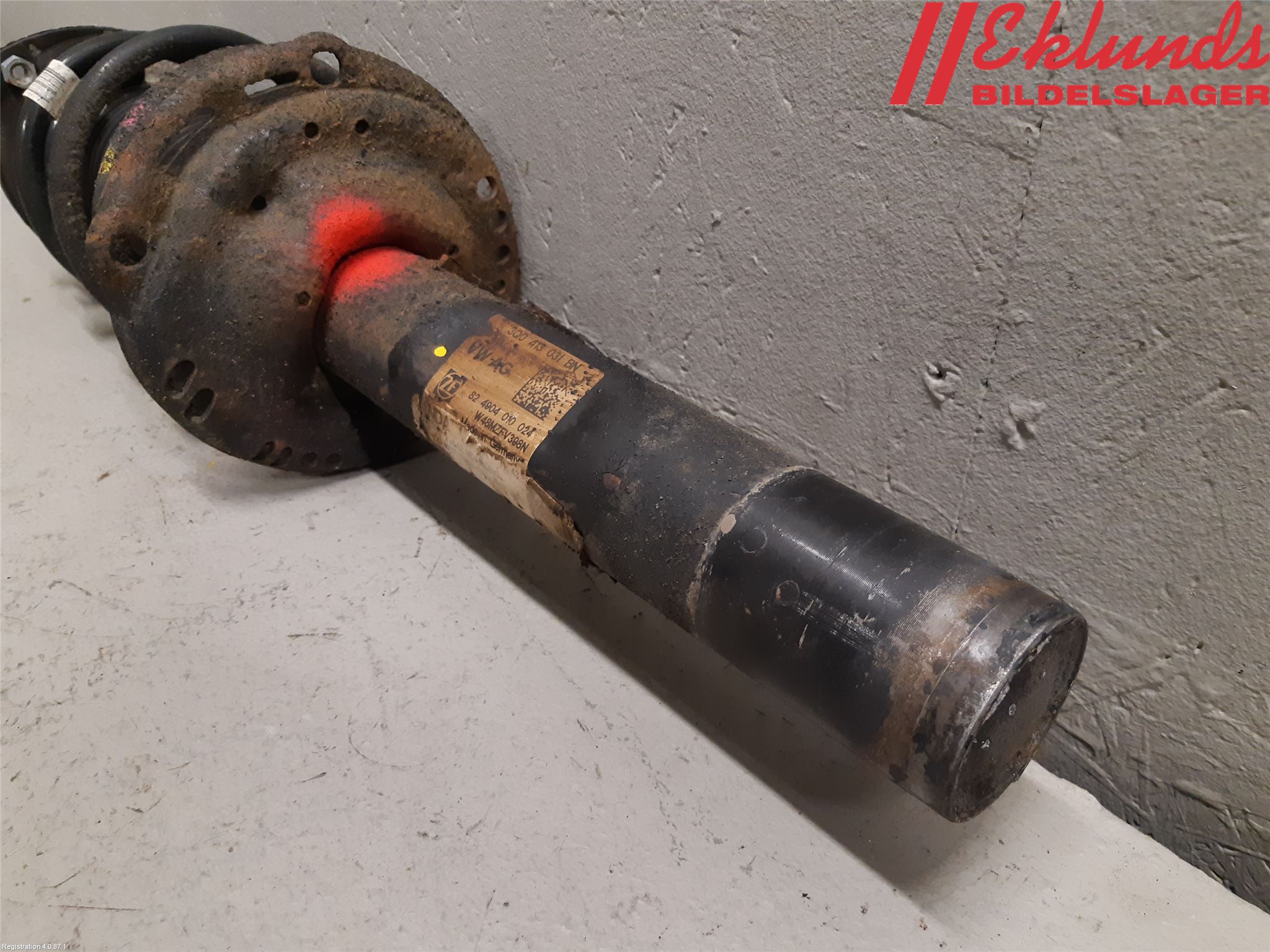 Volkswagen VW PASSAT 15-19 Fjäderben Fram Vänster