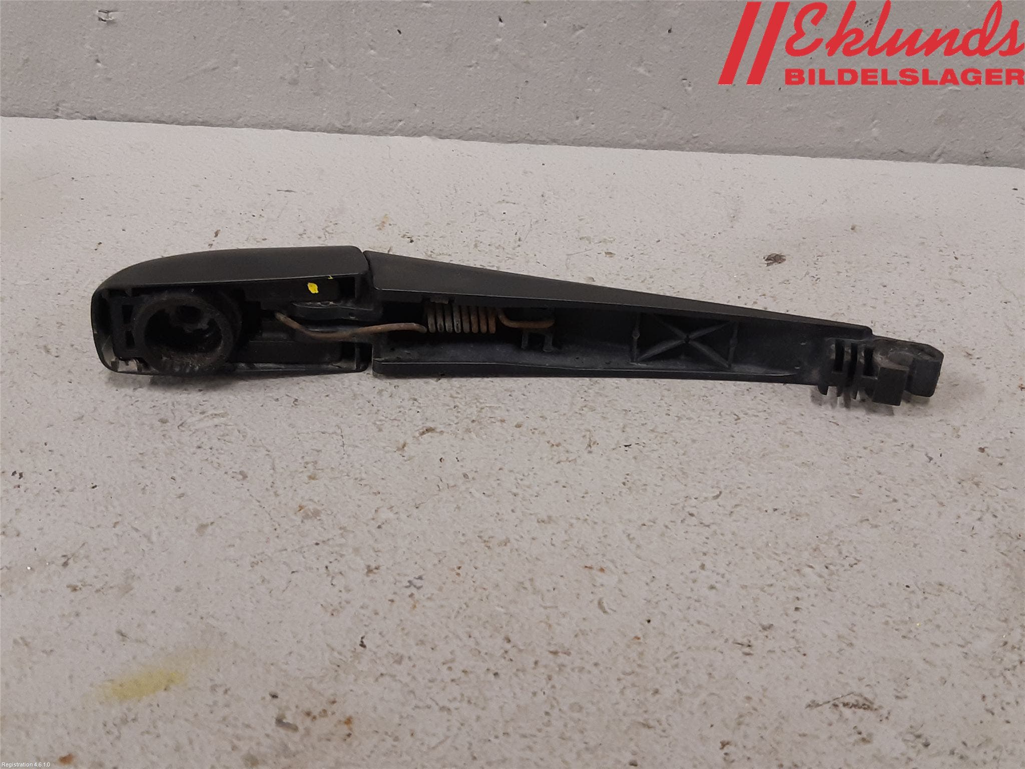 Toyota RAV4 13-18 Torkararm-Bakruta