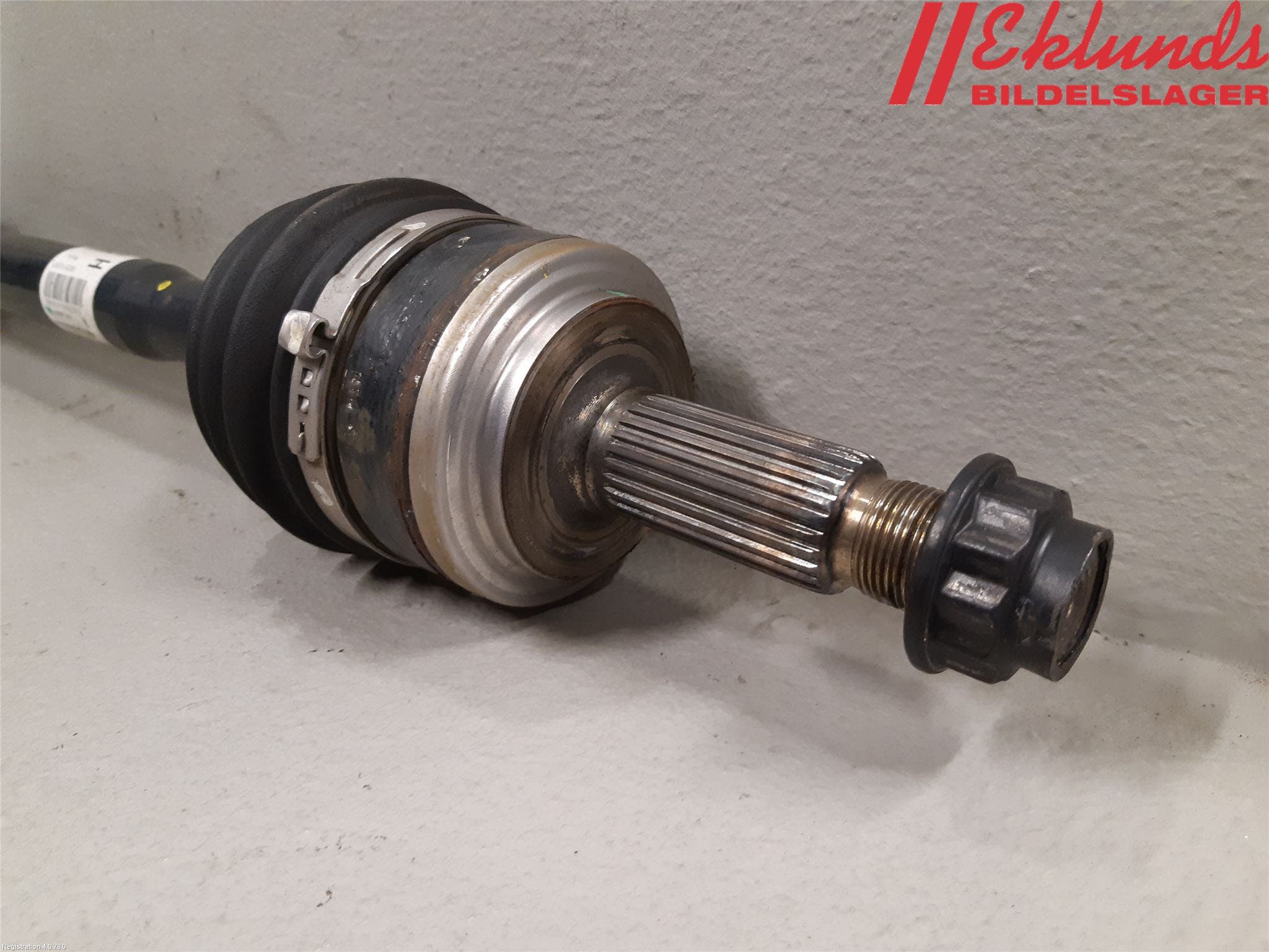 Toyota C-HR 16-23 Drivaxel Fram Höger