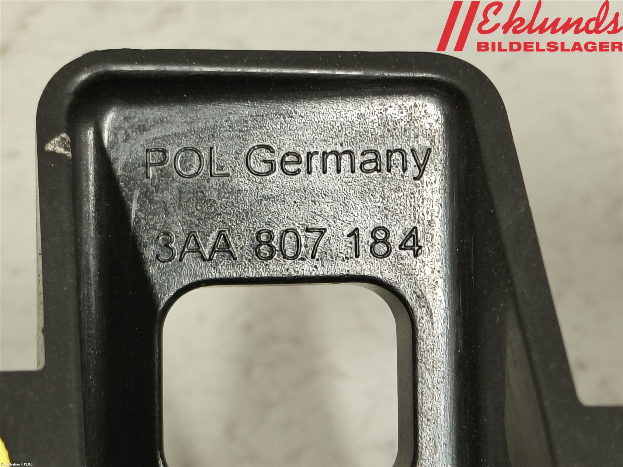 Volkswagen VW PASSAT 11-14 Stötfångarfäste Fram Hö