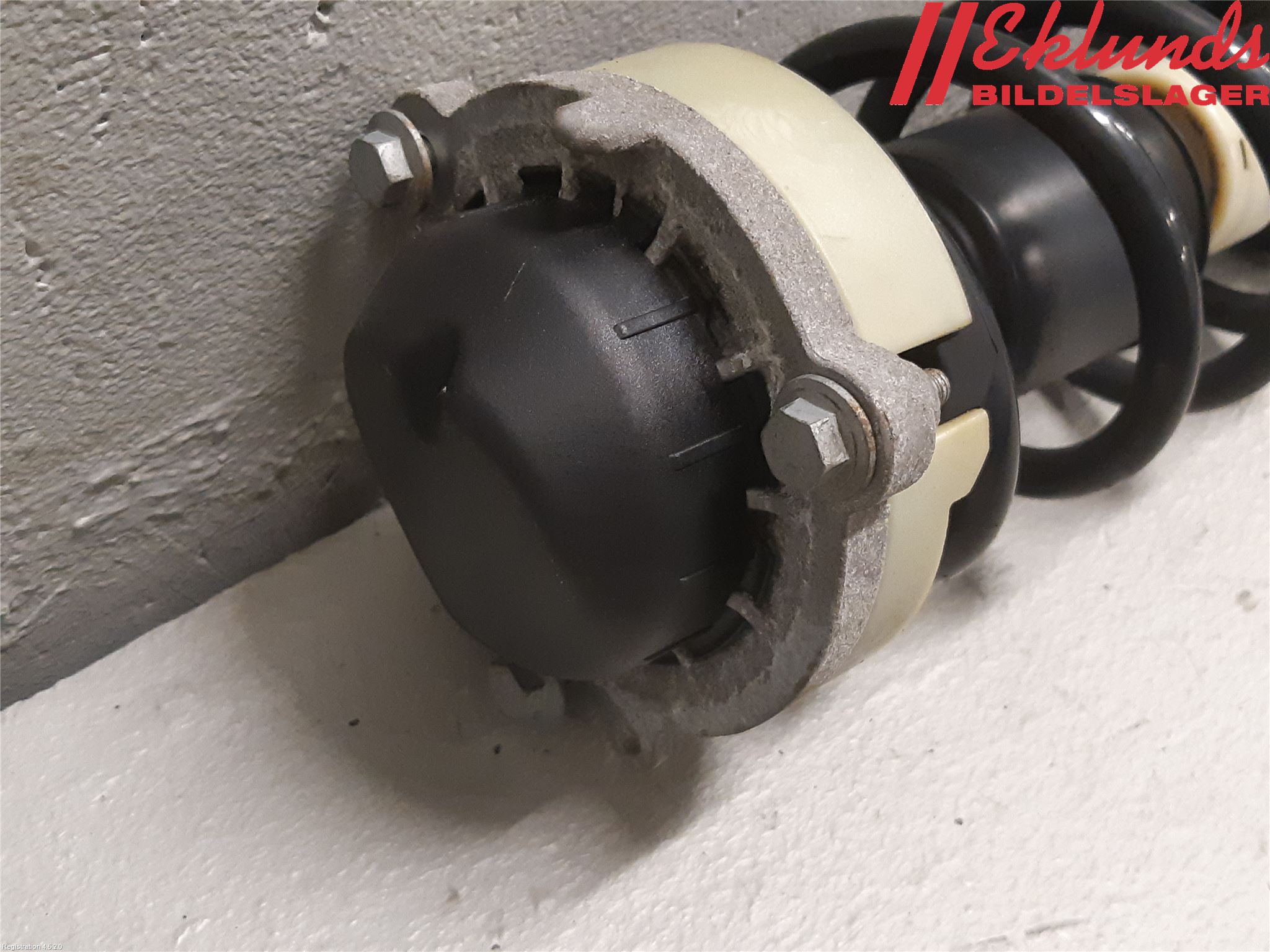 Audi A4/S4 B9 16-19 Fjäderben Fram Vänster