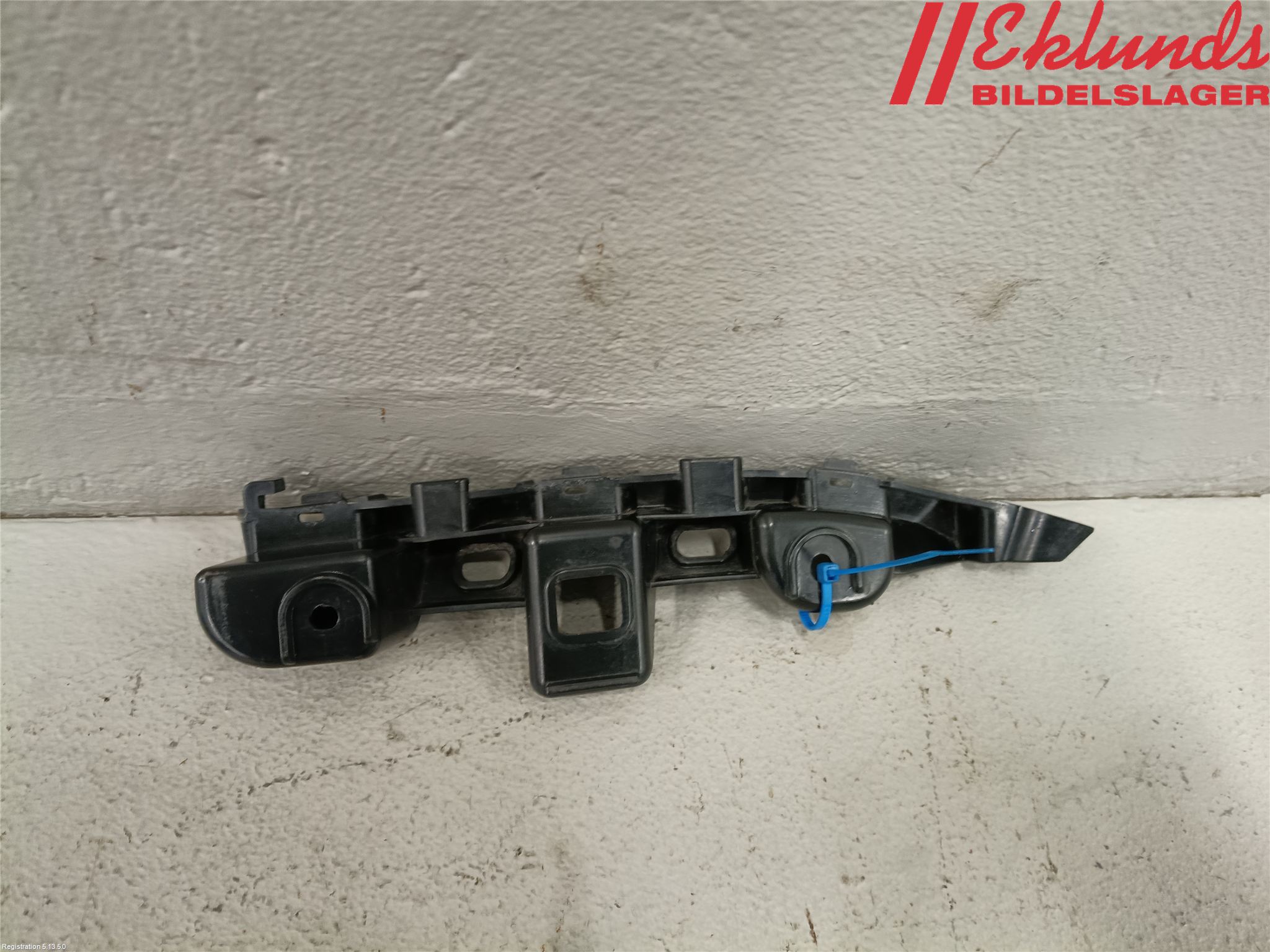 Volkswagen VW PASSAT 11-14 Stötfångarfäste Fram Hö