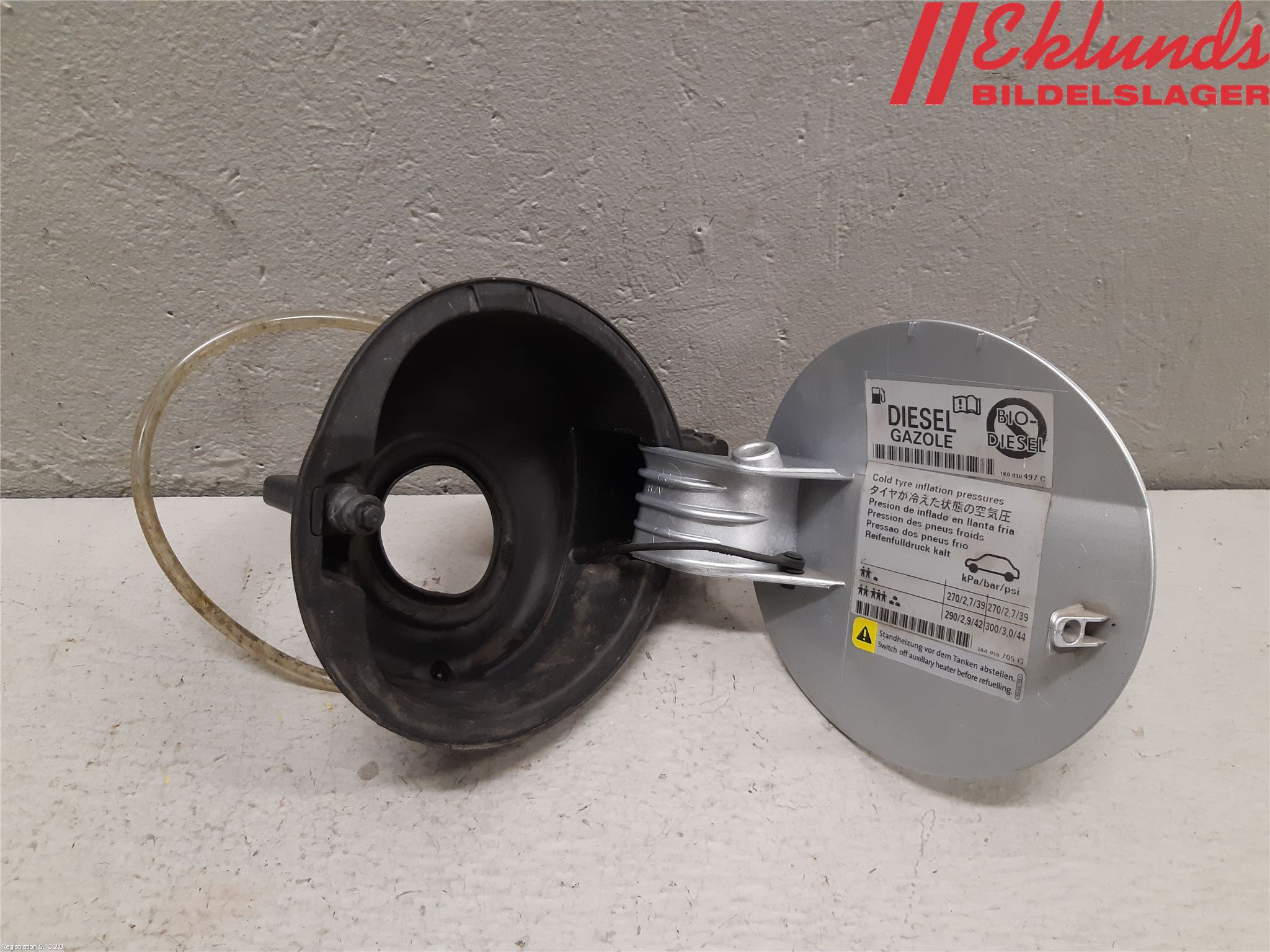 Volkswagen VW PASSAT 11-14 Tanklucka