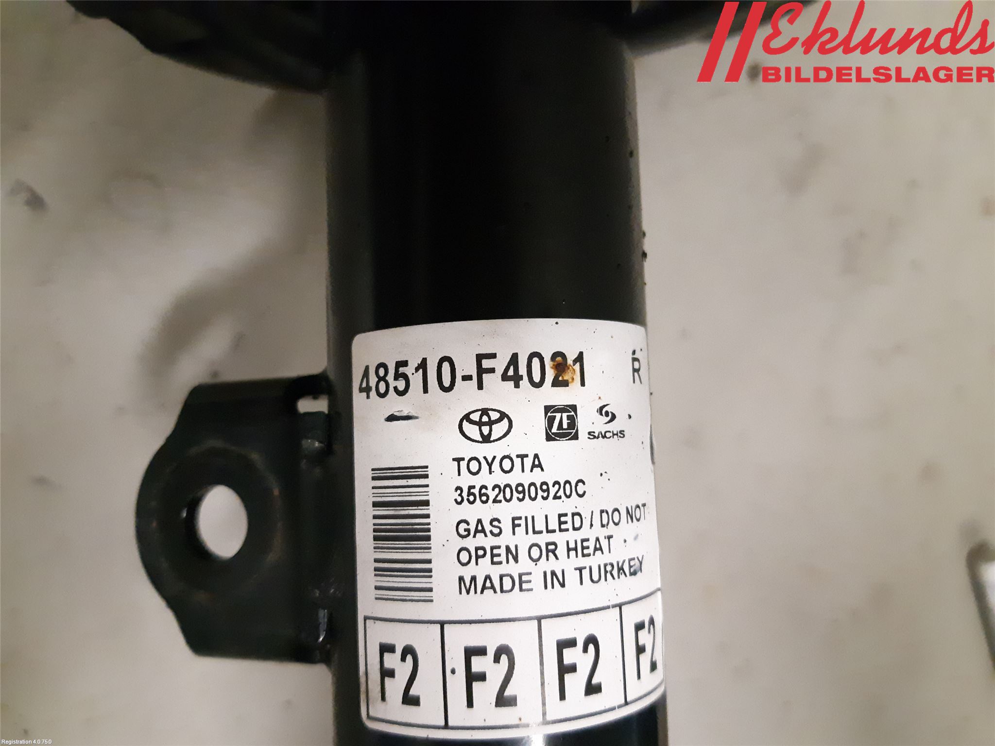 Toyota C-HR 16-23 Fjäderben Fram Höger