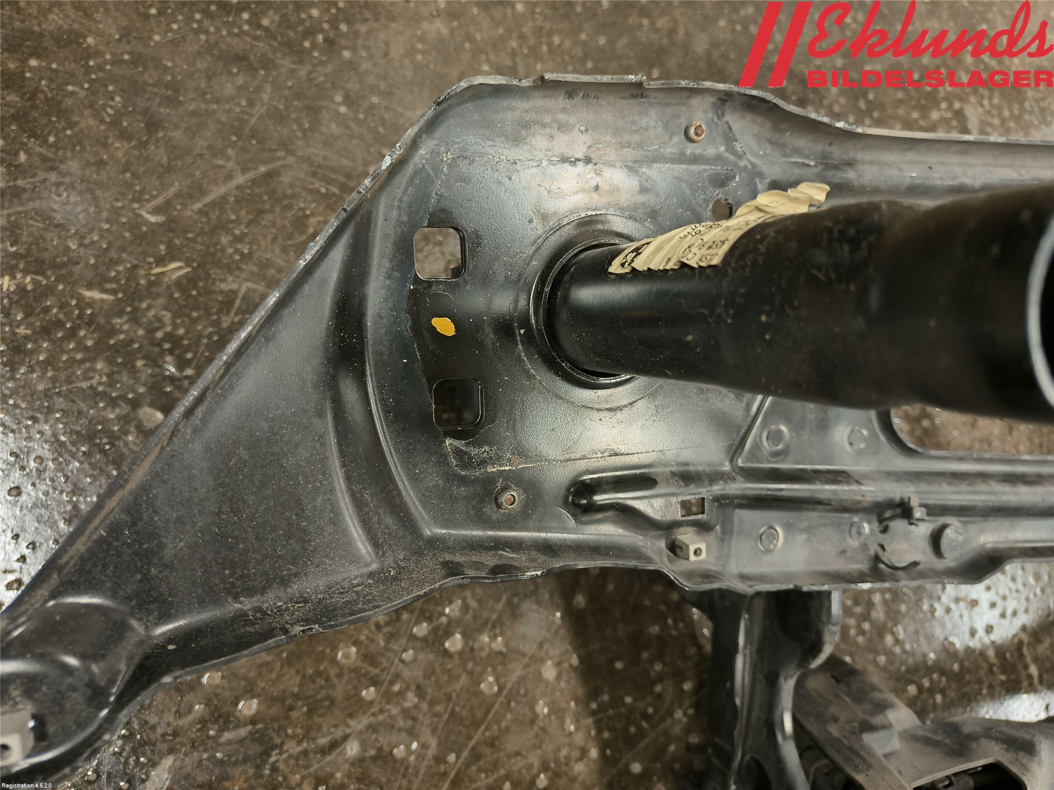 BMW 3 E46      98-05 Front Huvlåsplåt-Balk