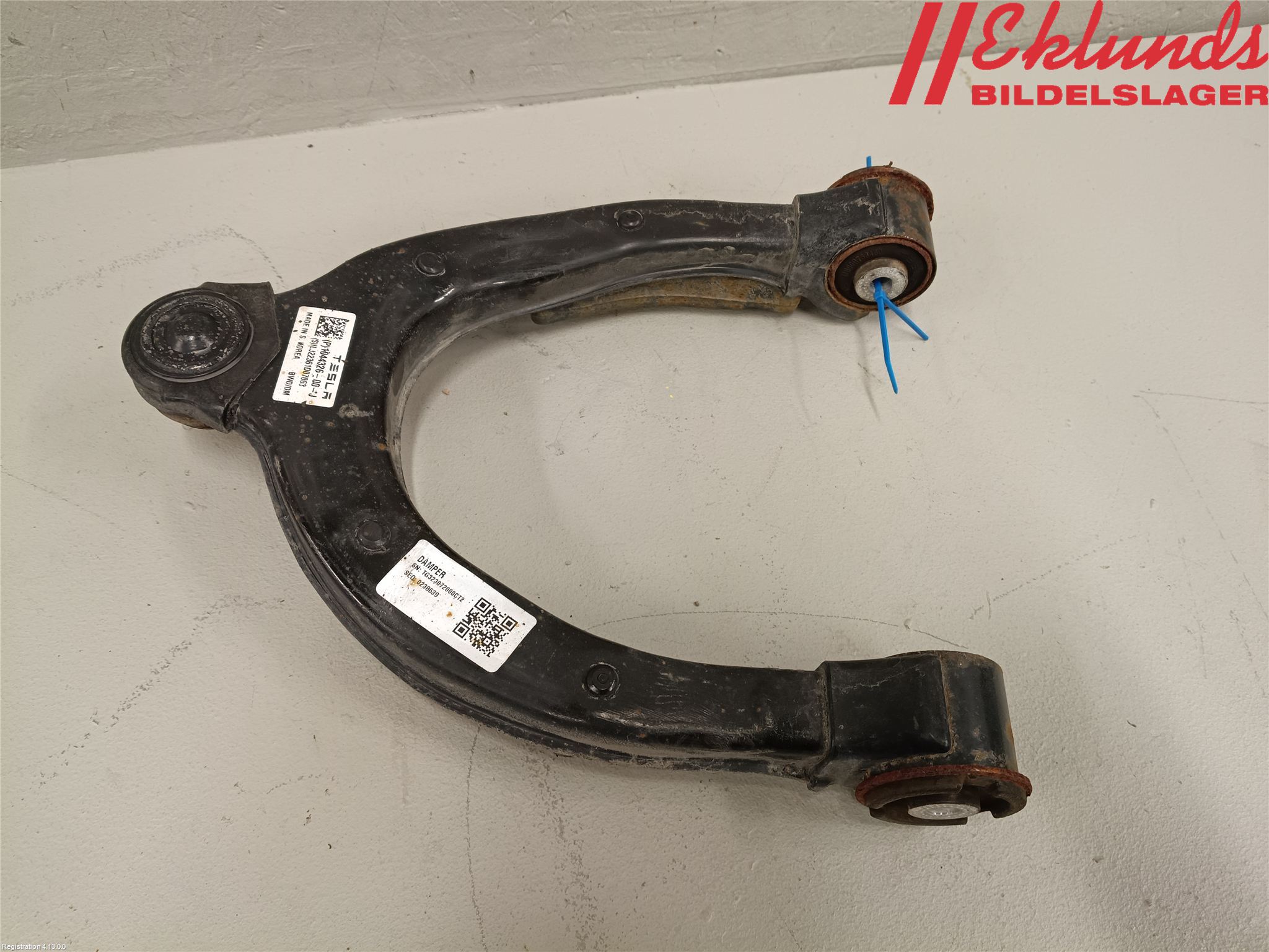 Tesla MODEL 3 17- Bärarm Fram Övre Hö