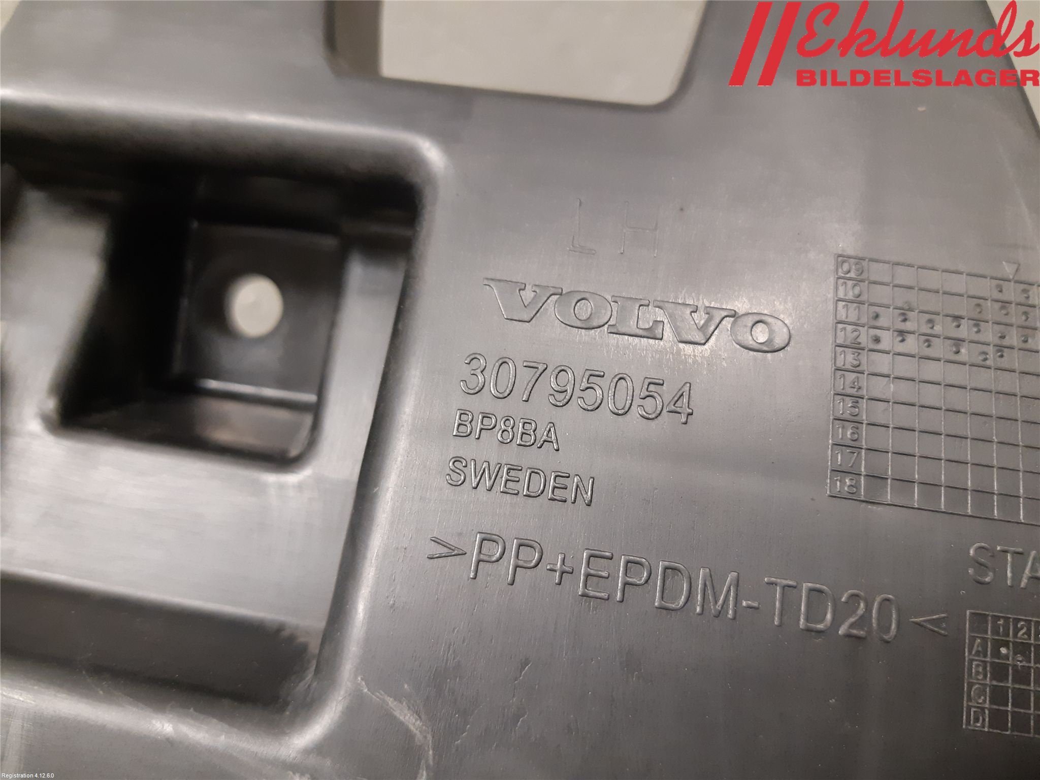 Volvo S60 11-13 Stötfångarfäste Bak Vä