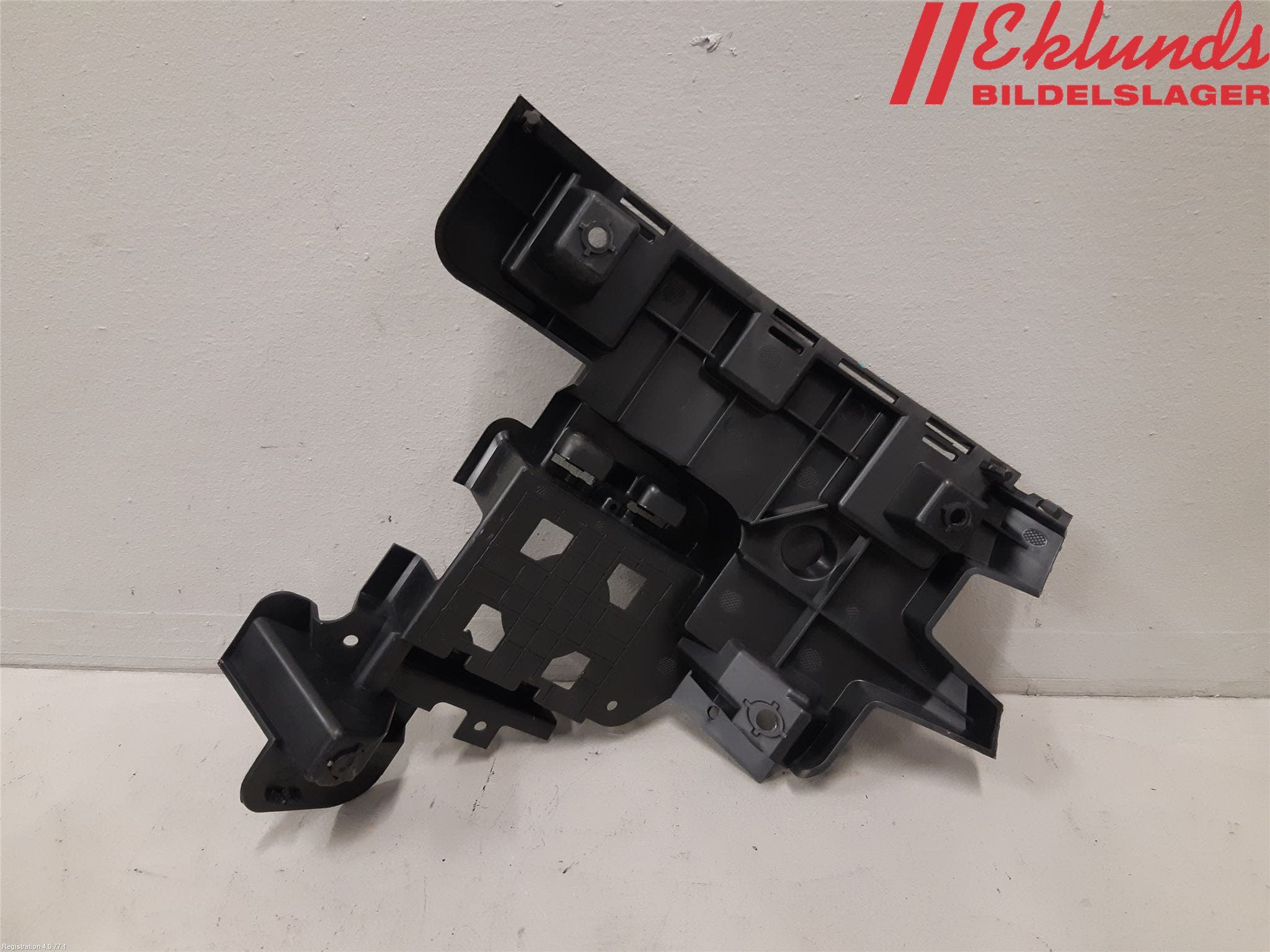 Volvo S60 14-18 Stötfångarfäste Bak Hö