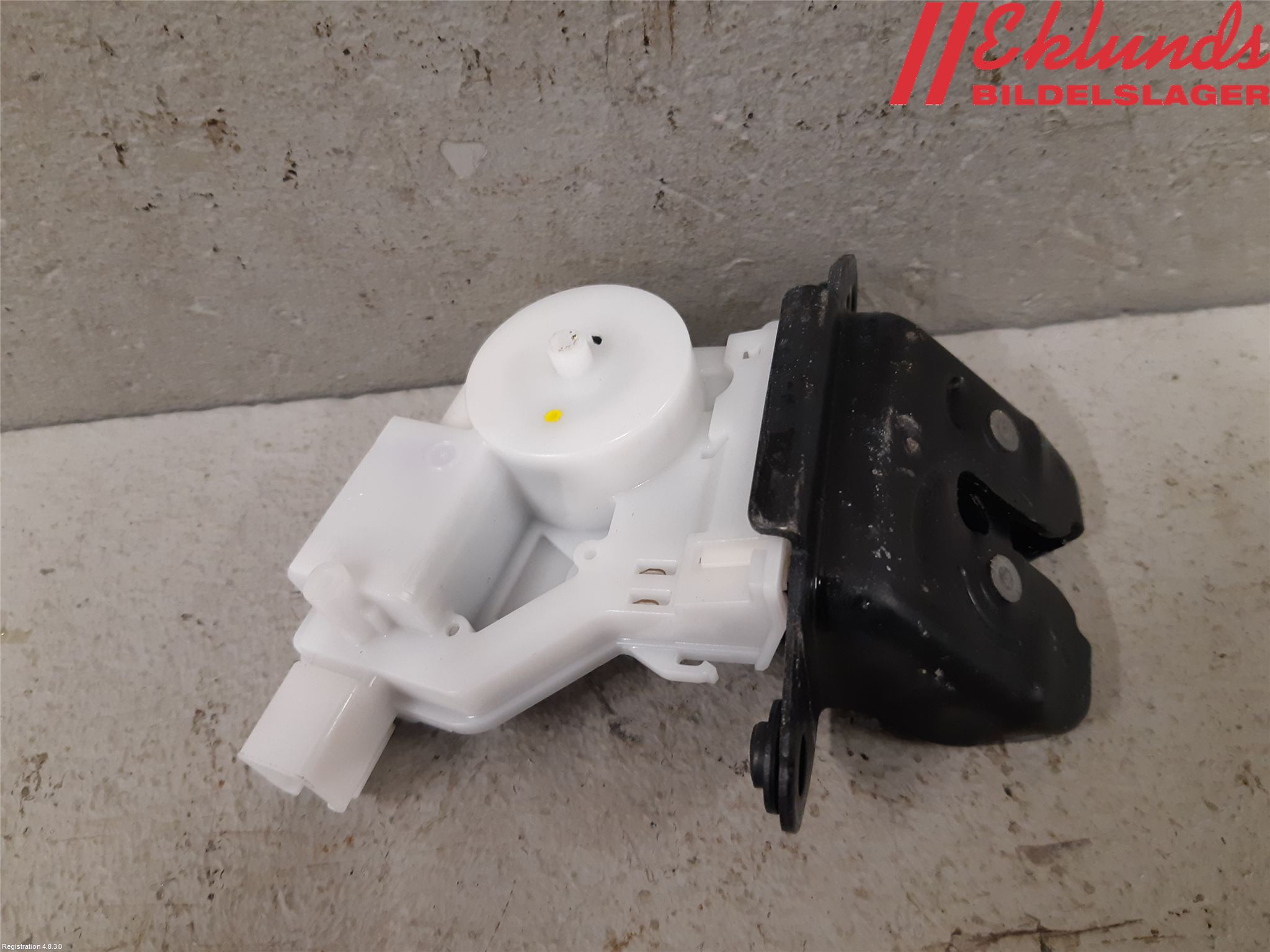 Nissan LEAF 18- Låskista Baklucka