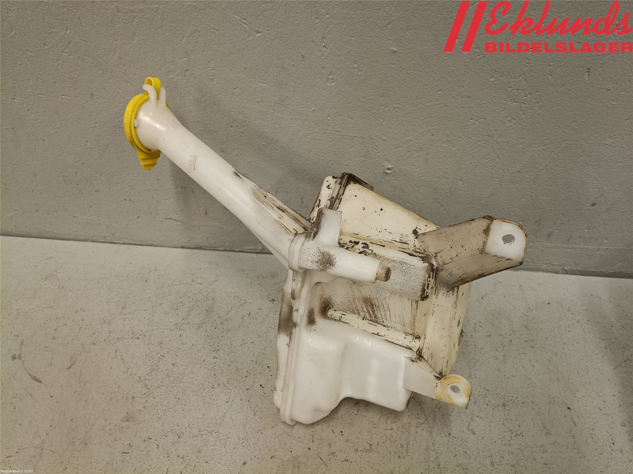 Toyota YARIS XP130 12-14 Spolartank Vindruta