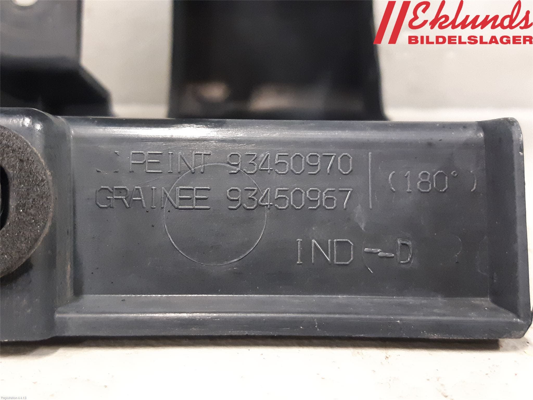 Opel VIVARO 15-19 Bakljussarg