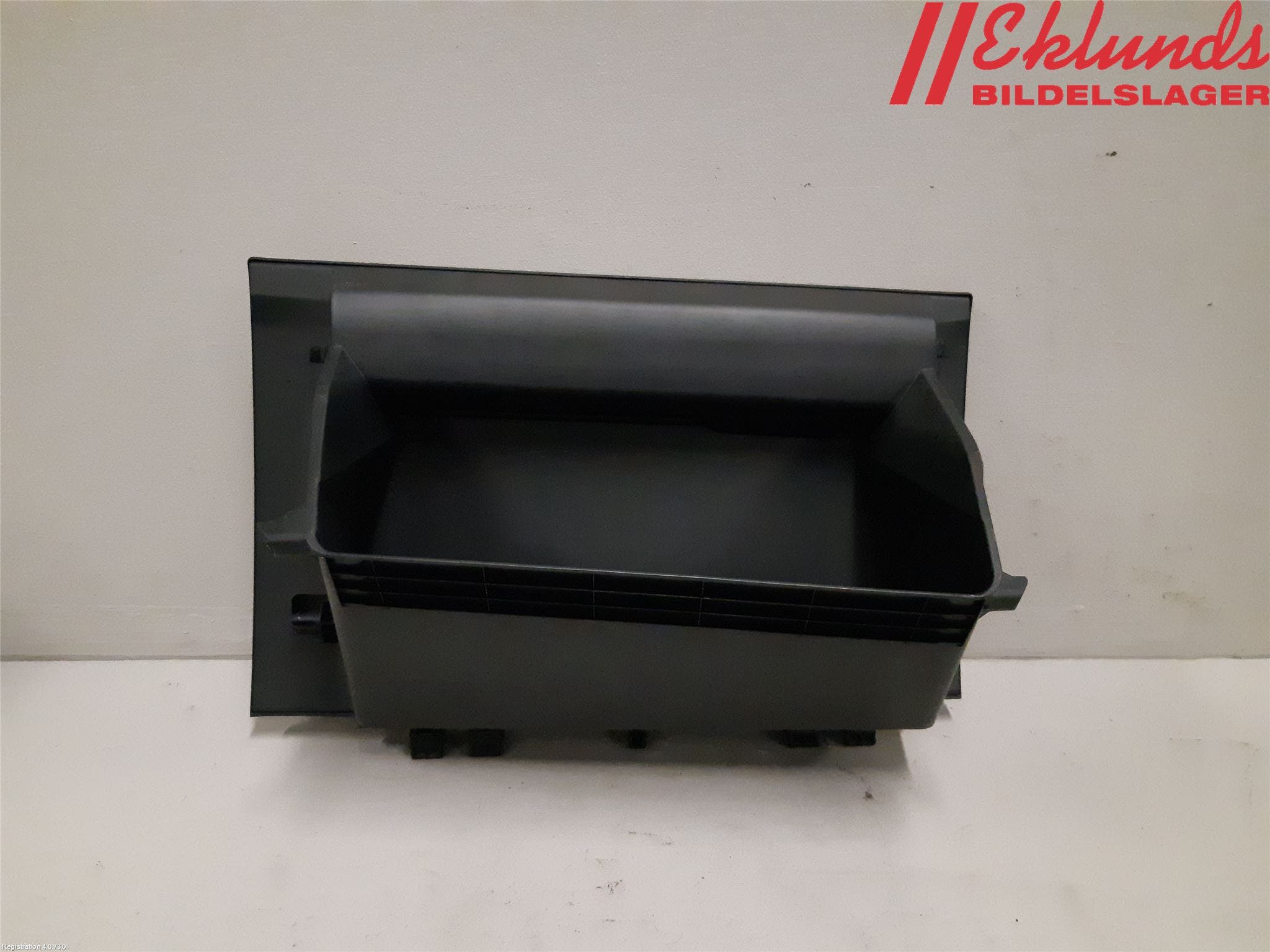 Toyota COROLLA 19- Handskfack